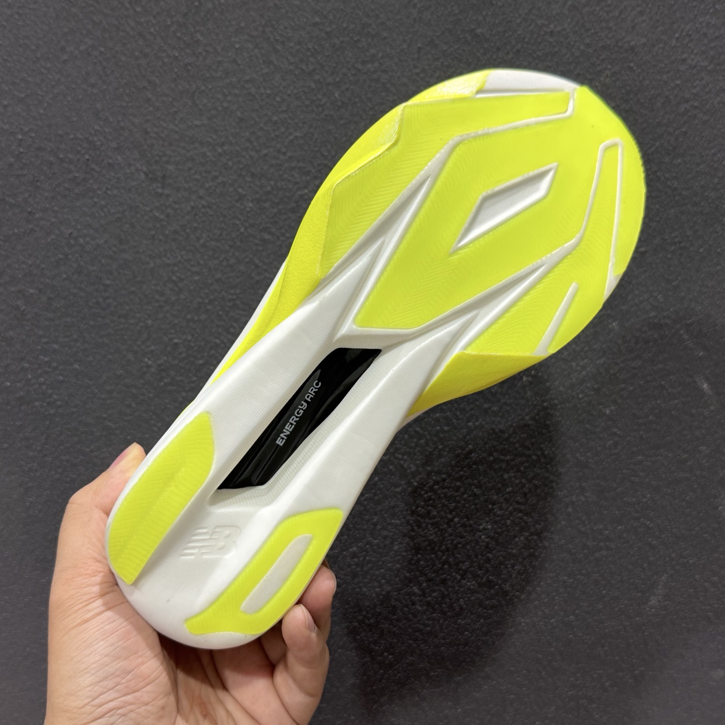 New Balance FuelCell系列 超轻量化低帮休闲运动慢跑鞋 MFCXBL6-132-Top High Quatity Cheap Sneakers Fashion Clothing Clothes Bags handbags Shoes of all Brand wholesale With The best Quality And Beautiful Price from China Factory Chinese suppliers wholesaler seller New Balance FuelCell系列 超轻量化低帮休闲运动慢跑鞋 MFCXBL6-132