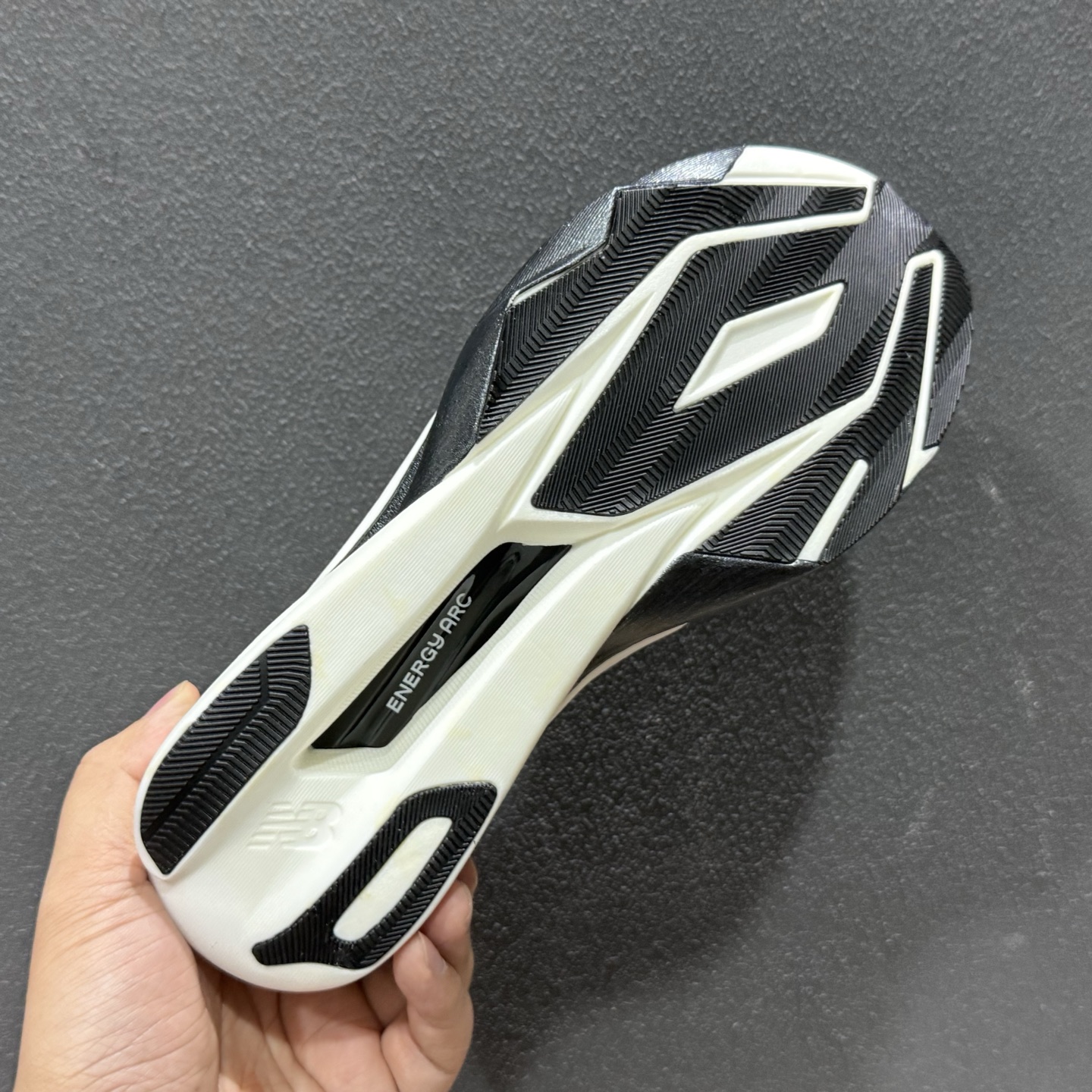 New Balance FuelCell系列 超轻量化低帮休闲运动慢跑鞋 MFCXBW6-132-Top High Quatity Cheap Sneakers Fashion Clothing Clothes Bags handbags Shoes of all Brand wholesale With The best Quality And Beautiful Price from China Factory Chinese suppliers wholesaler seller New Balance FuelCell系列 超轻量化低帮休闲运动慢跑鞋 MFCXBW6-132