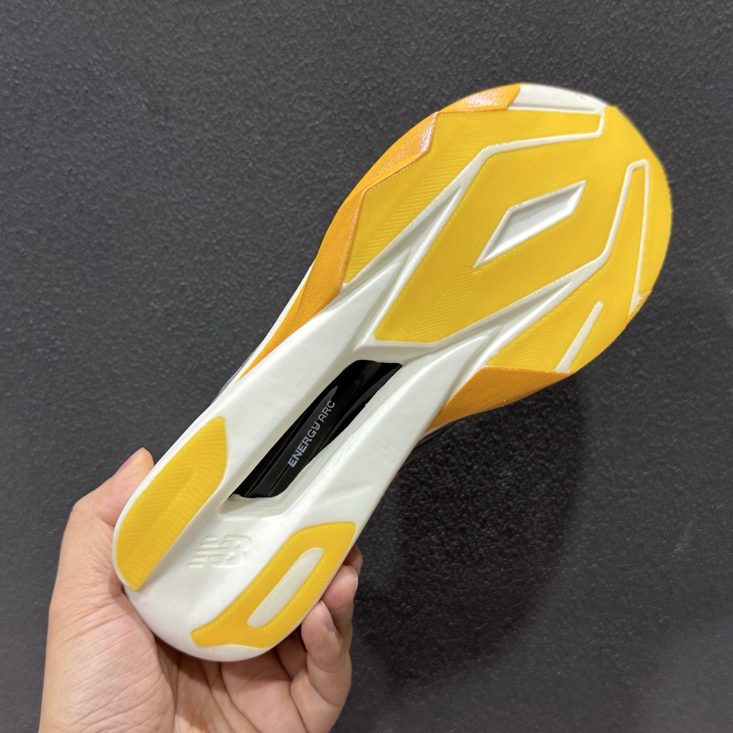 New Balance FuelCell系列 超轻量化低帮休闲运动慢跑鞋 MFCXBY6-132 New Balance FuelCell系列 超轻量化低帮休闲运动慢跑鞋 MFCXBY6-132