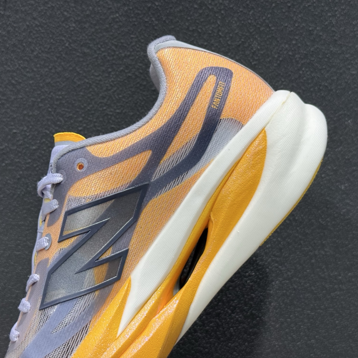 New Balance FuelCell系列 超轻量化低帮休闲运动慢跑鞋 MFCXBY6-132 New Balance FuelCell系列 超轻量化低帮休闲运动慢跑鞋 MFCXBY6-132