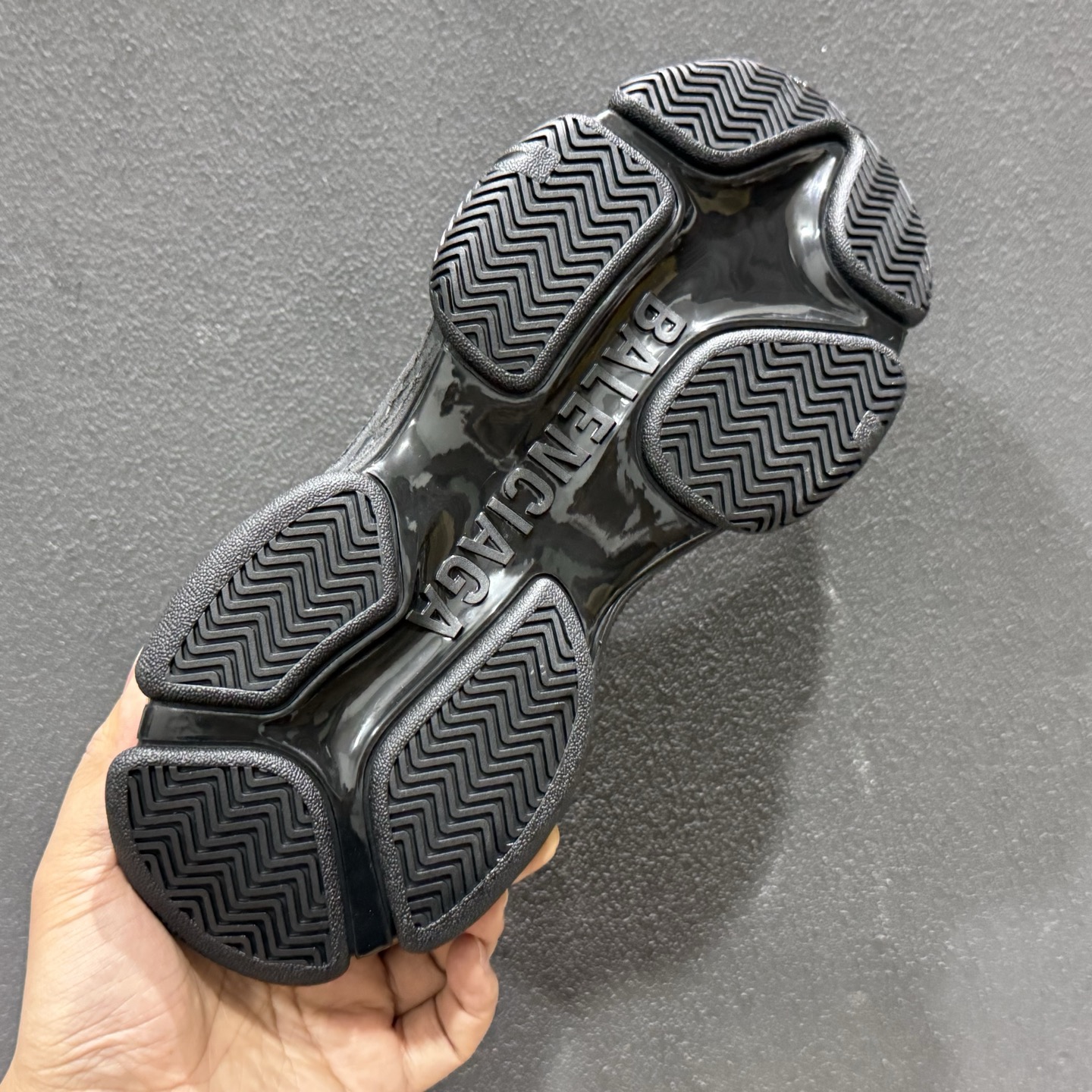 Balenciaga巴黎世家 Triple S .2 Gradient-Top High Quatity Cheap Sneakers Fashion Clothing Clothes Bags handbags Shoes of all Brand wholesale With The best Quality And Beautiful Price from China Factory Chinese suppliers wholesaler seller Balenciaga巴黎世家 Triple S .2 Gradient