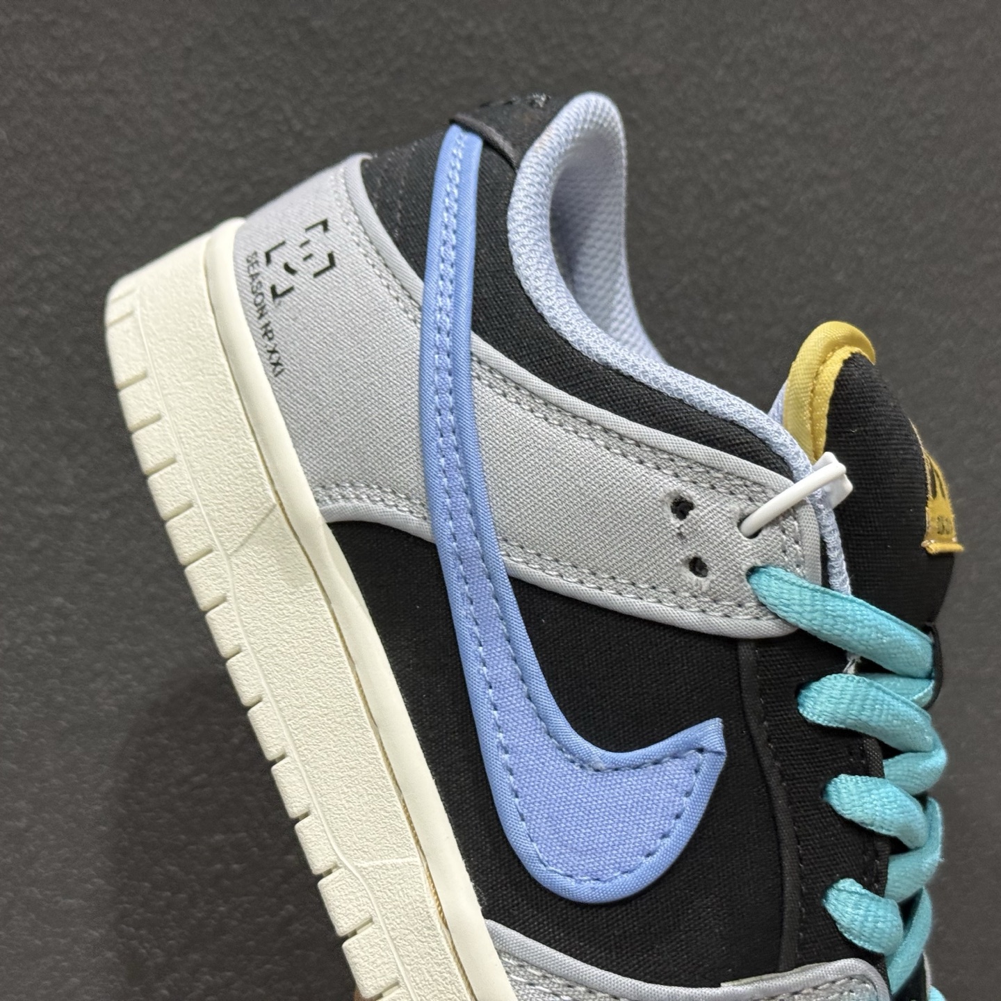 Nike SB Dunk Low FN5880-001 Nike SB Dunk Low FN5880-001