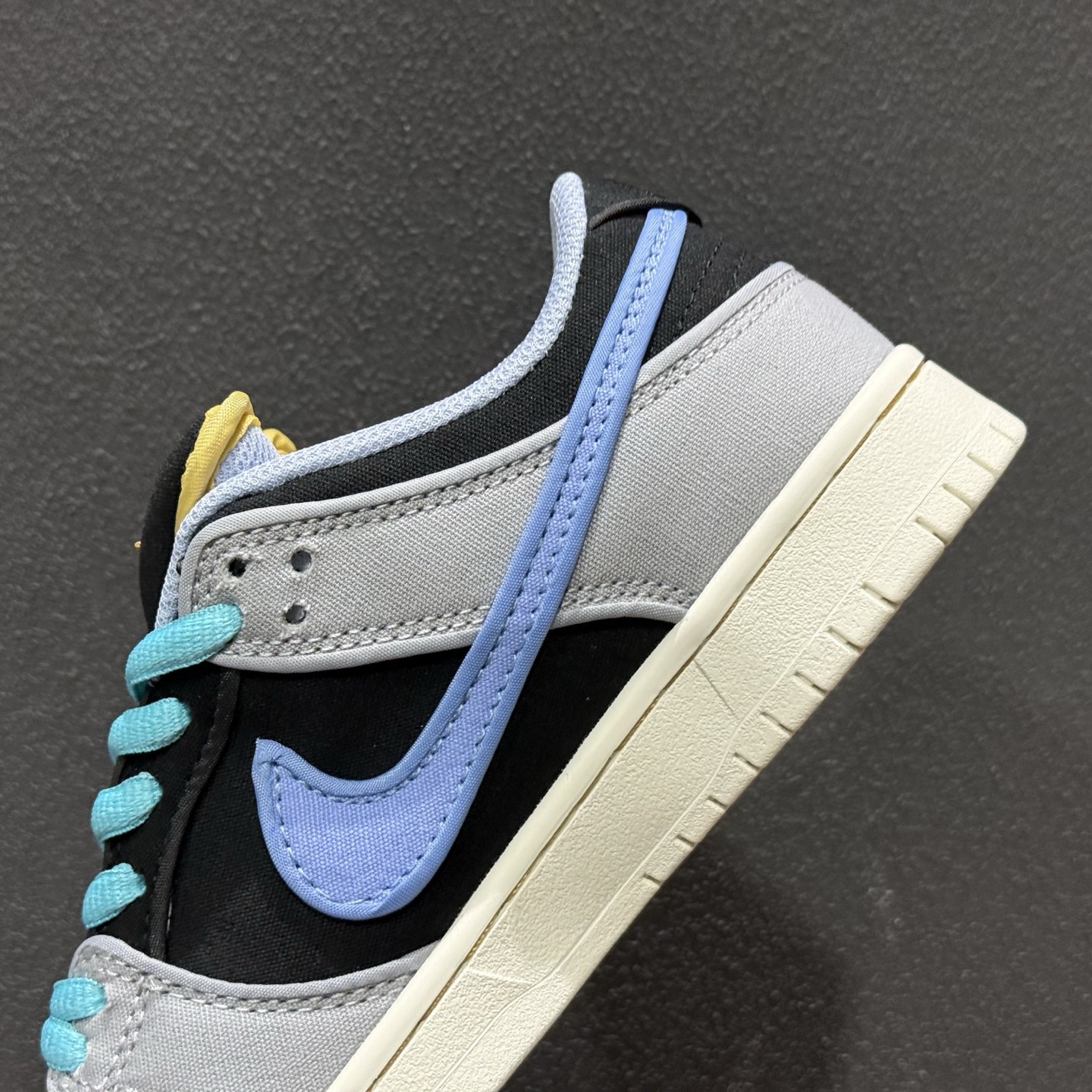 Nike SB Dunk Low FN5880-001 Nike SB Dunk Low FN5880-001