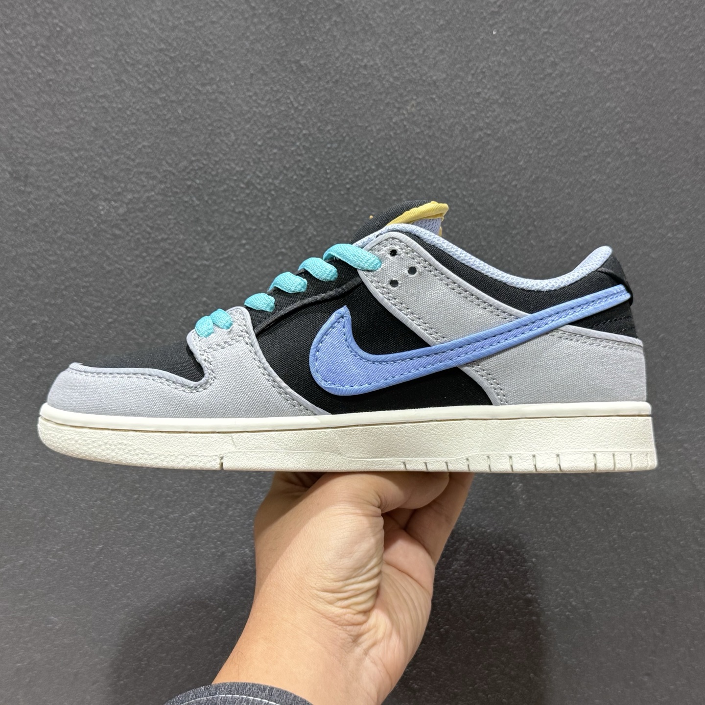 Nike SB Dunk Low FN5880-001 Nike SB Dunk Low FN5880-001