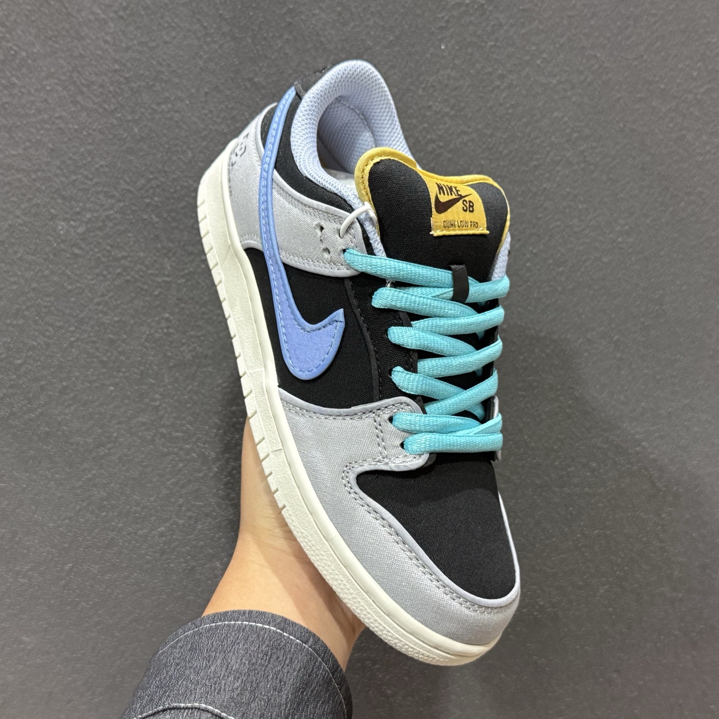 Nike SB Dunk Low FN5880-001 Nike SB Dunk Low FN5880-001