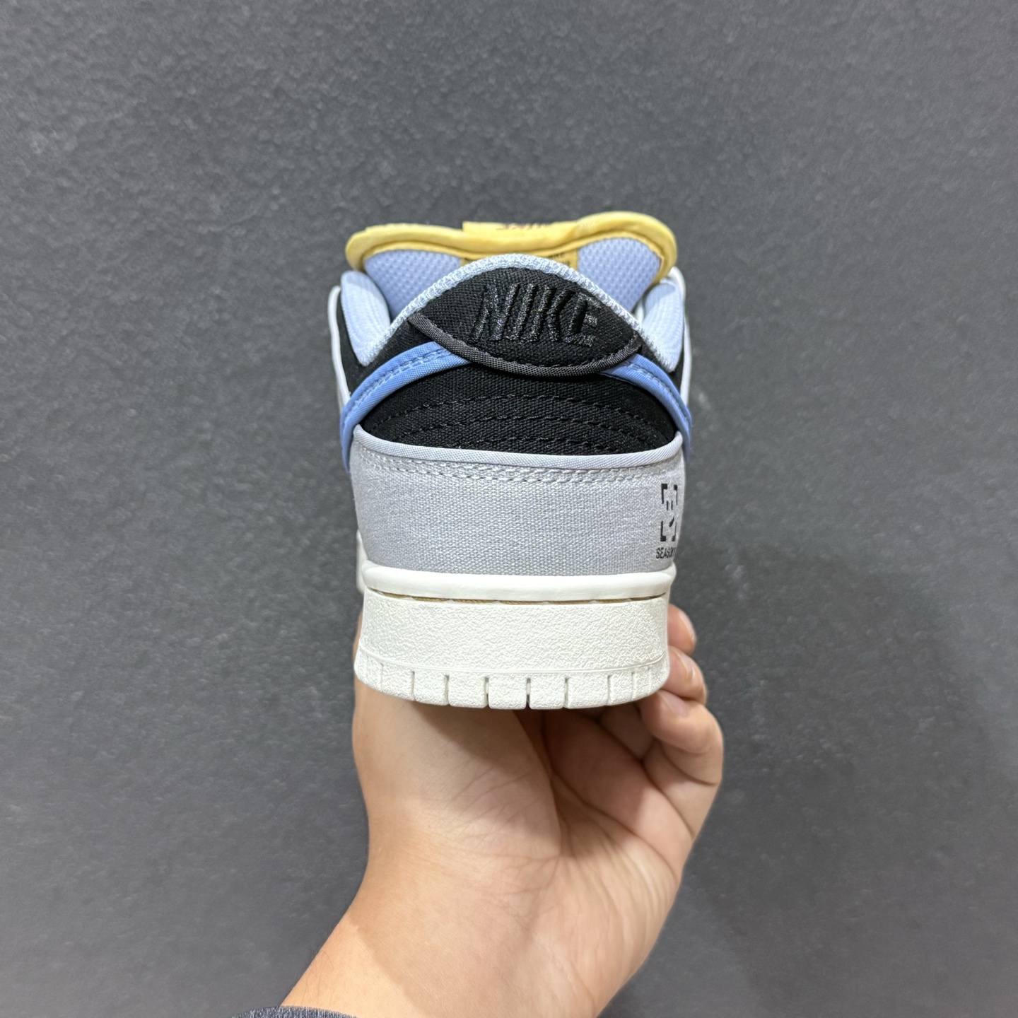 Nike SB Dunk Low FN5880-001 Nike SB Dunk Low FN5880-001