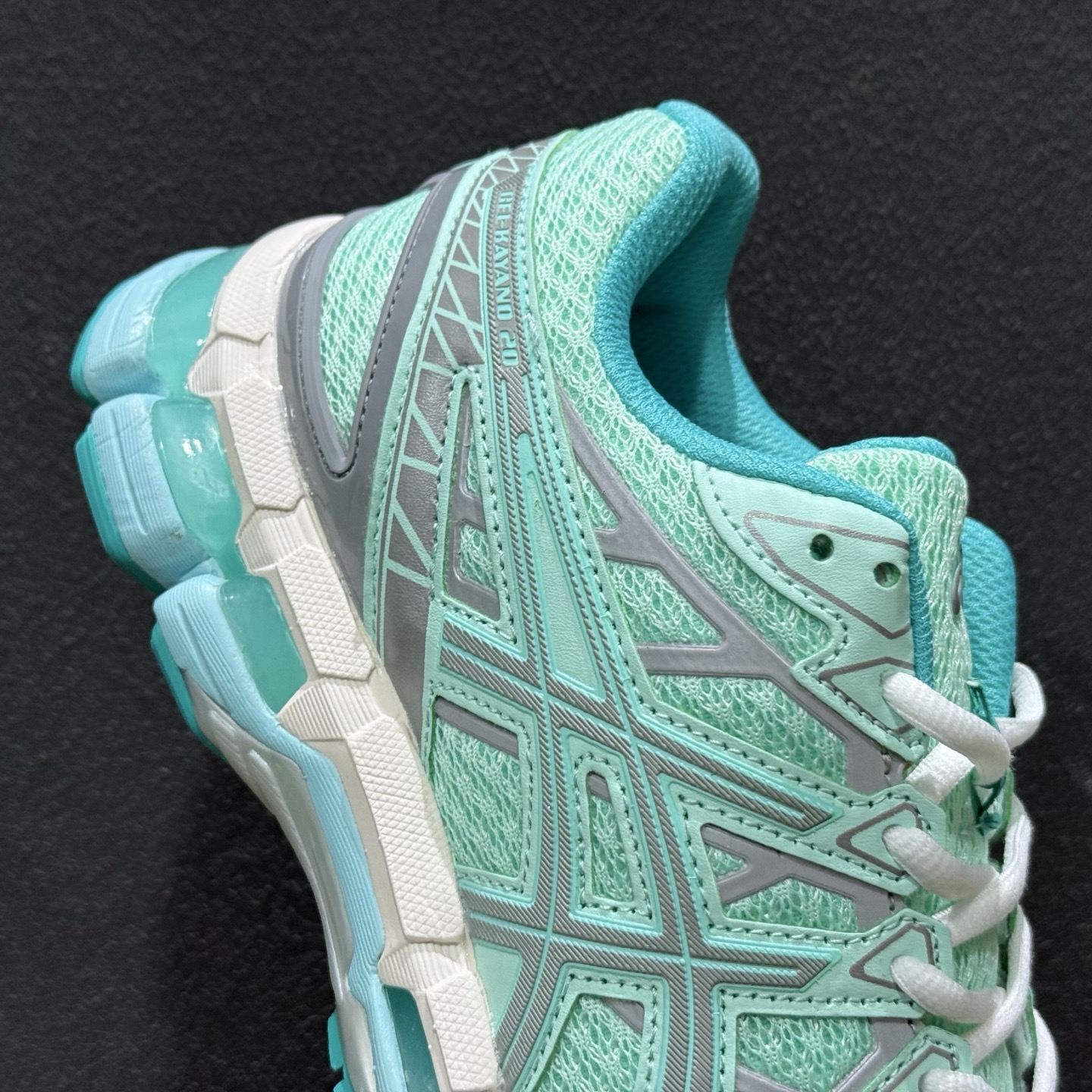 XR版Asics Gel-Kayano 20 亚瑟士 舒适百搭耐磨支撑透气 低帮跑步鞋 T35CQ-2393