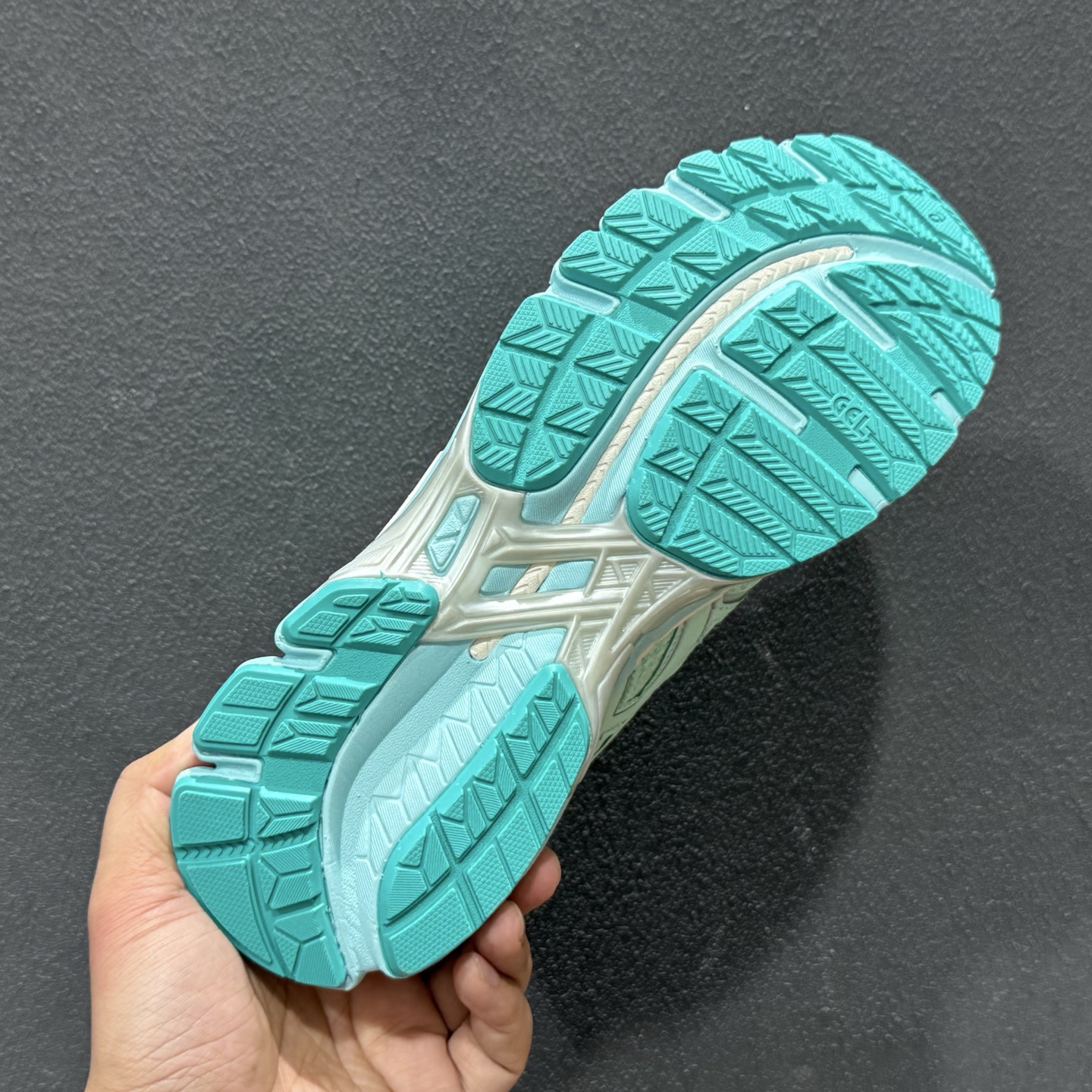 XR版Asics Gel-Kayano 20 亚瑟士 舒适百搭耐磨支撑透气 低帮跑步鞋 T35CQ-2393