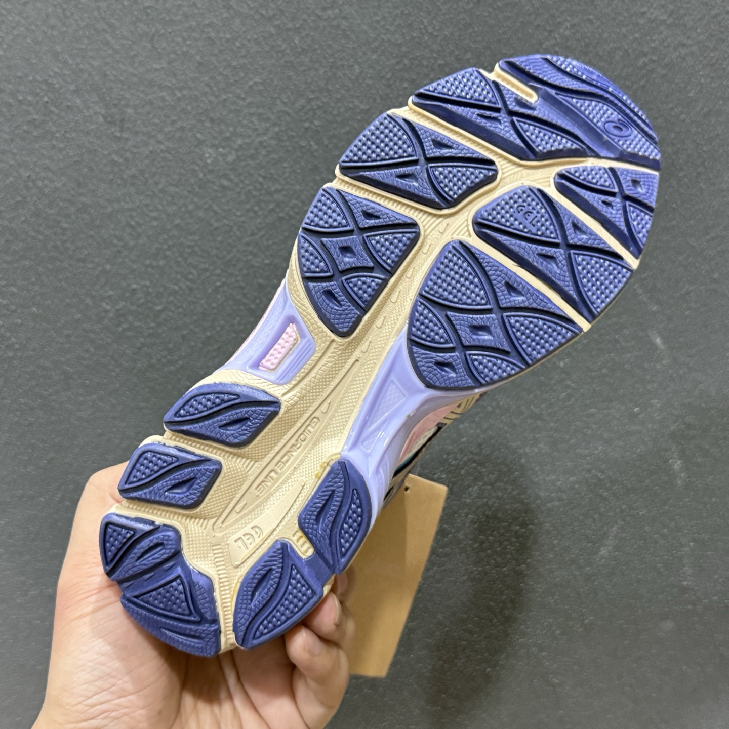 Asics Gel-CUMULUS 16 亚瑟士运动休闲透气专业跑鞋 1203A763-020 Asics Gel-CUMULUS 16 亚瑟士运动休闲透气专业跑鞋 1203A763-020