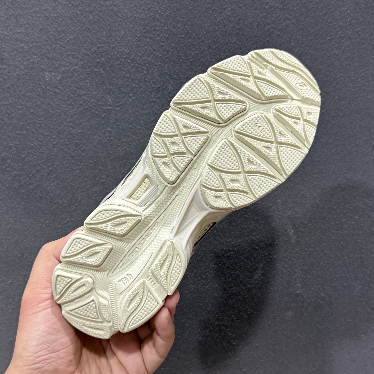Asics Gel-CUMULUS 16 亚瑟士运动休闲透气专业跑鞋 1203A733-300-Top High Quatity Cheap Sneakers Fashion Clothing Clothes Bags handbags Shoes of all Brand wholesale With The best Quality And Beautiful Price from China Factory Chinese suppliers wholesaler seller Asics Gel-CUMULUS 16 亚瑟士运动休闲透气专业跑鞋 1203A733-300