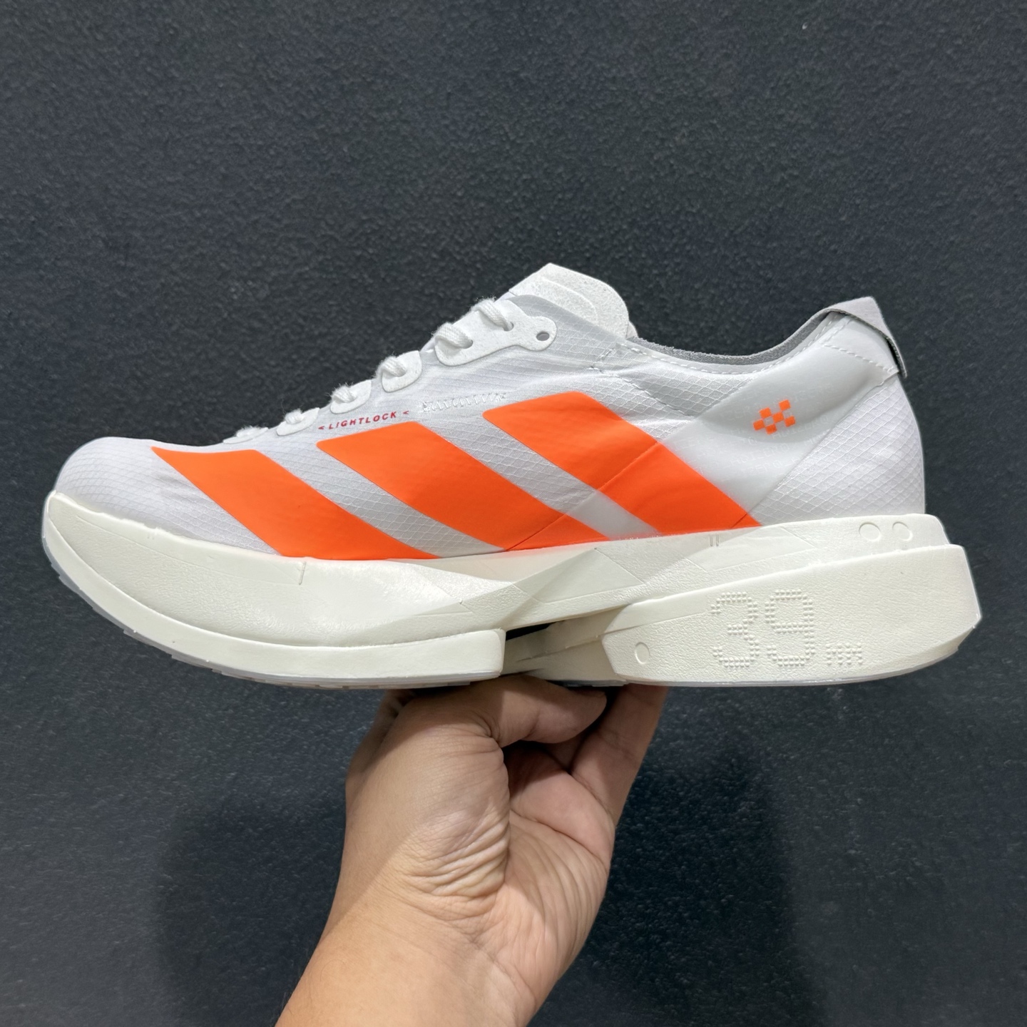 外贸版 Adidas Adizero Adios 4 M 阿迪透气轻盈低帮跑步鞋 JR7088-111 外贸版 Adidas Adizero Adios 4 M 阿迪透气轻盈低帮跑步鞋 JR7088-111