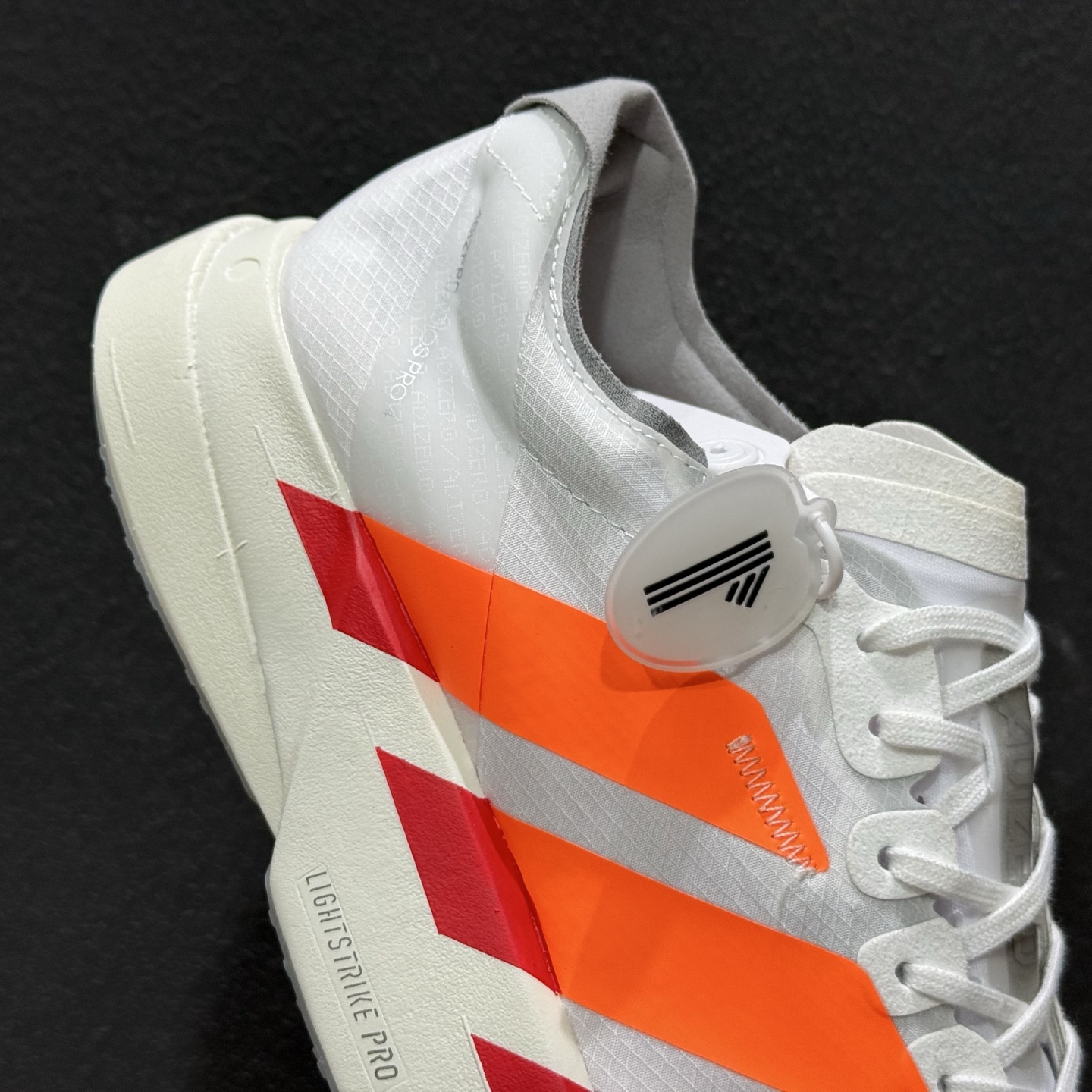 外贸版 Adidas Adizero Adios 4 M 阿迪透气轻盈低帮跑步鞋 JR7088-111 外贸版 Adidas Adizero Adios 4 M 阿迪透气轻盈低帮跑步鞋 JR7088-111
