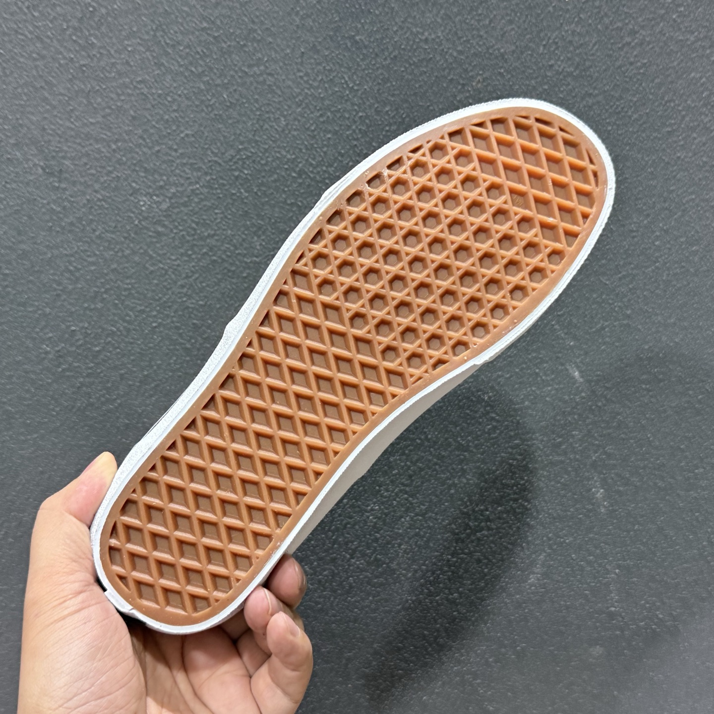 Valentino华伦天奴 x Vans 联名款 猫咪棋盘格 低帮休闲硫化帆布鞋 YS0M23HPJBAH 黄色-Top High Quatity Cheap Sneakers Fashion Clothing Clothes Bags handbags Shoes of all Brand wholesale With The best Quality And Beautiful Price from China Factory Chinese suppliers wholesaler seller Valentino华伦天奴 x Vans 联名款 猫咪棋盘格 低帮休闲硫化帆布鞋 YS0M23HPJBAH 黄色