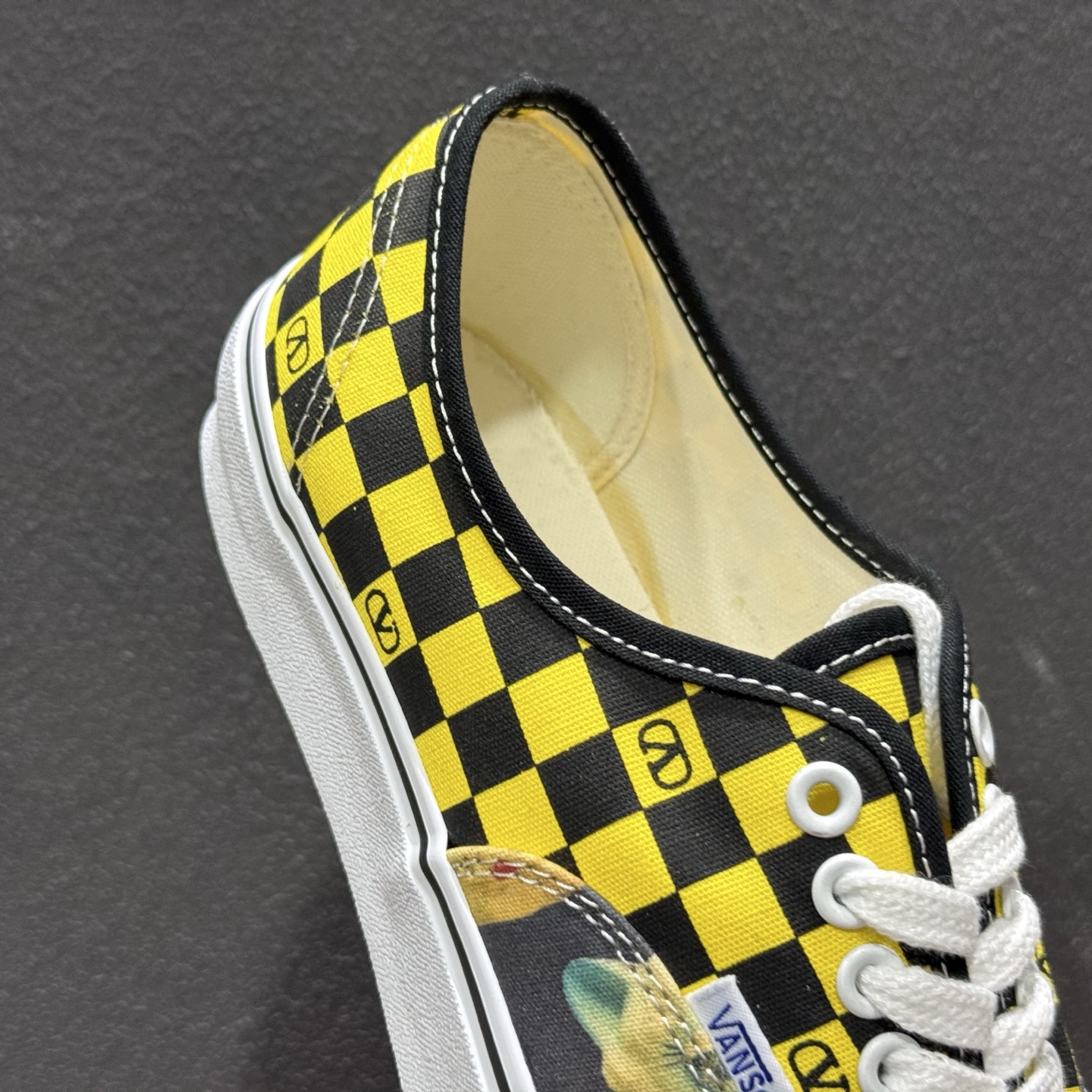 Valentino华伦天奴 x Vans 联名款 猫咪棋盘格 低帮休闲硫化帆布鞋 YS0M23HPJBAH 黄色-Top High Quatity Cheap Sneakers Fashion Clothing Clothes Bags handbags Shoes of all Brand wholesale With The best Quality And Beautiful Price from China Factory Chinese suppliers wholesaler seller Valentino华伦天奴 x Vans 联名款 猫咪棋盘格 低帮休闲硫化帆布鞋 YS0M23HPJBAH 黄色