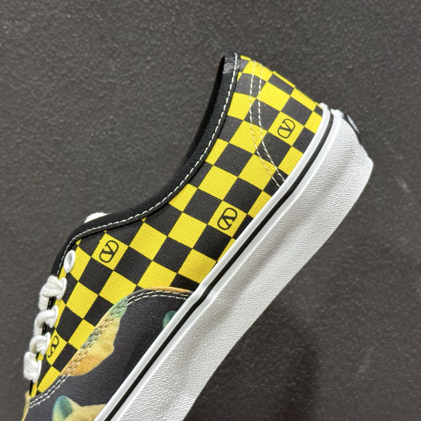 Valentino华伦天奴 x Vans 联名款 猫咪棋盘格 低帮休闲硫化帆布鞋 YS0M23HPJBAH 黄色-Top High Quatity Cheap Sneakers Fashion Clothing Clothes Bags handbags Shoes of all Brand wholesale With The best Quality And Beautiful Price from China Factory Chinese suppliers wholesaler seller Valentino华伦天奴 x Vans 联名款 猫咪棋盘格 低帮休闲硫化帆布鞋 YS0M23HPJBAH 黄色