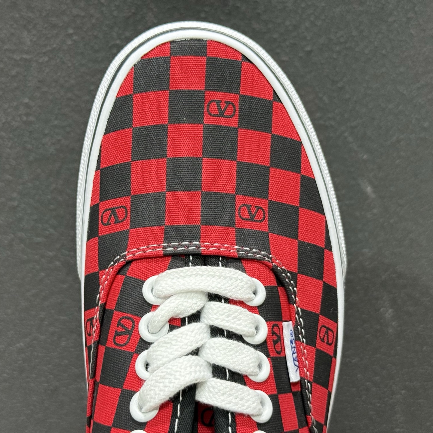Valentino华伦天奴 x Vans 联名款 红黑棋盘格 低帮休闲硫化帆布鞋 WS0ND8HPKJV7 黑红