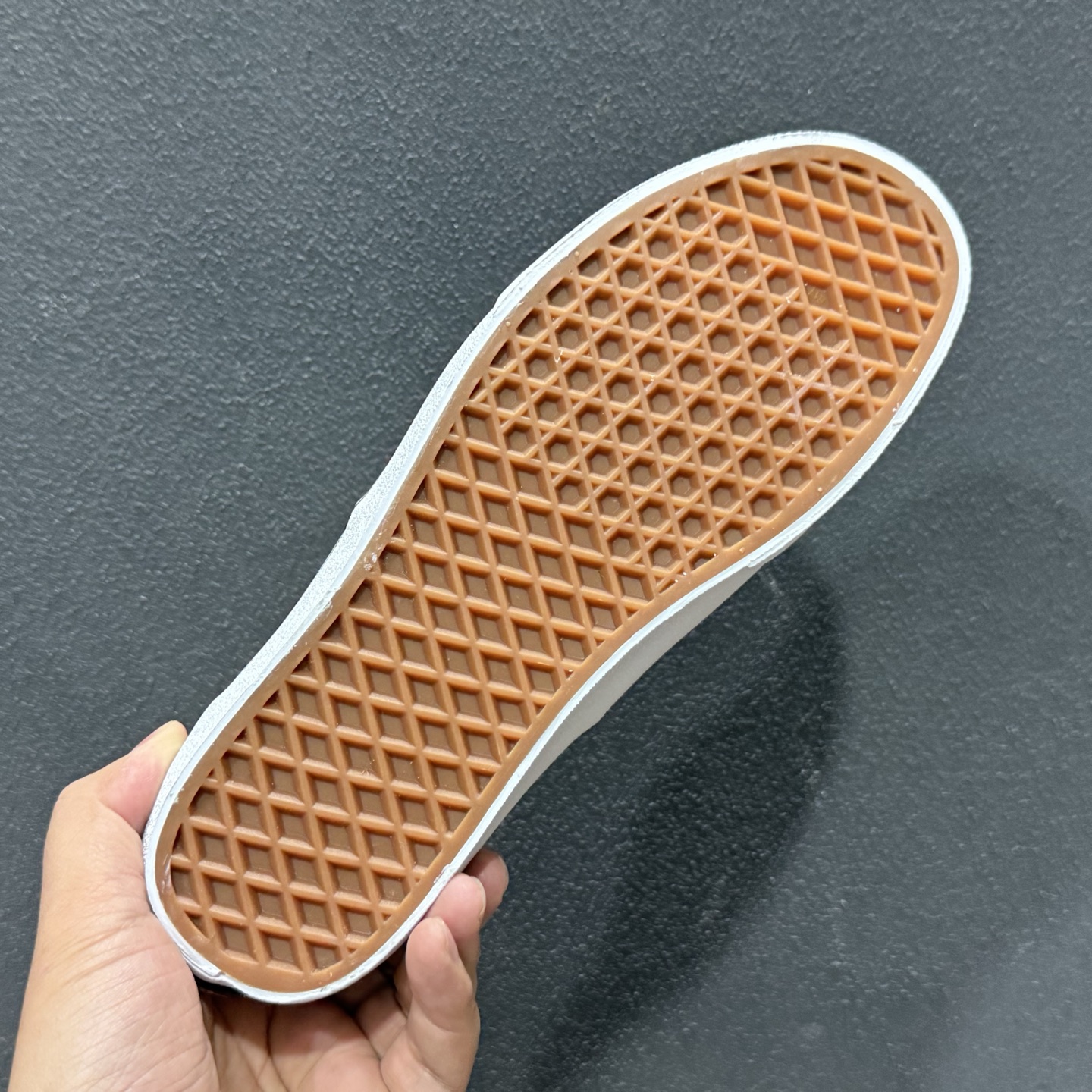 Valentino华伦天奴 x Vans 联名款 红黑棋盘格 低帮休闲硫化帆布鞋 WS0ND8HPKJV7 黑红