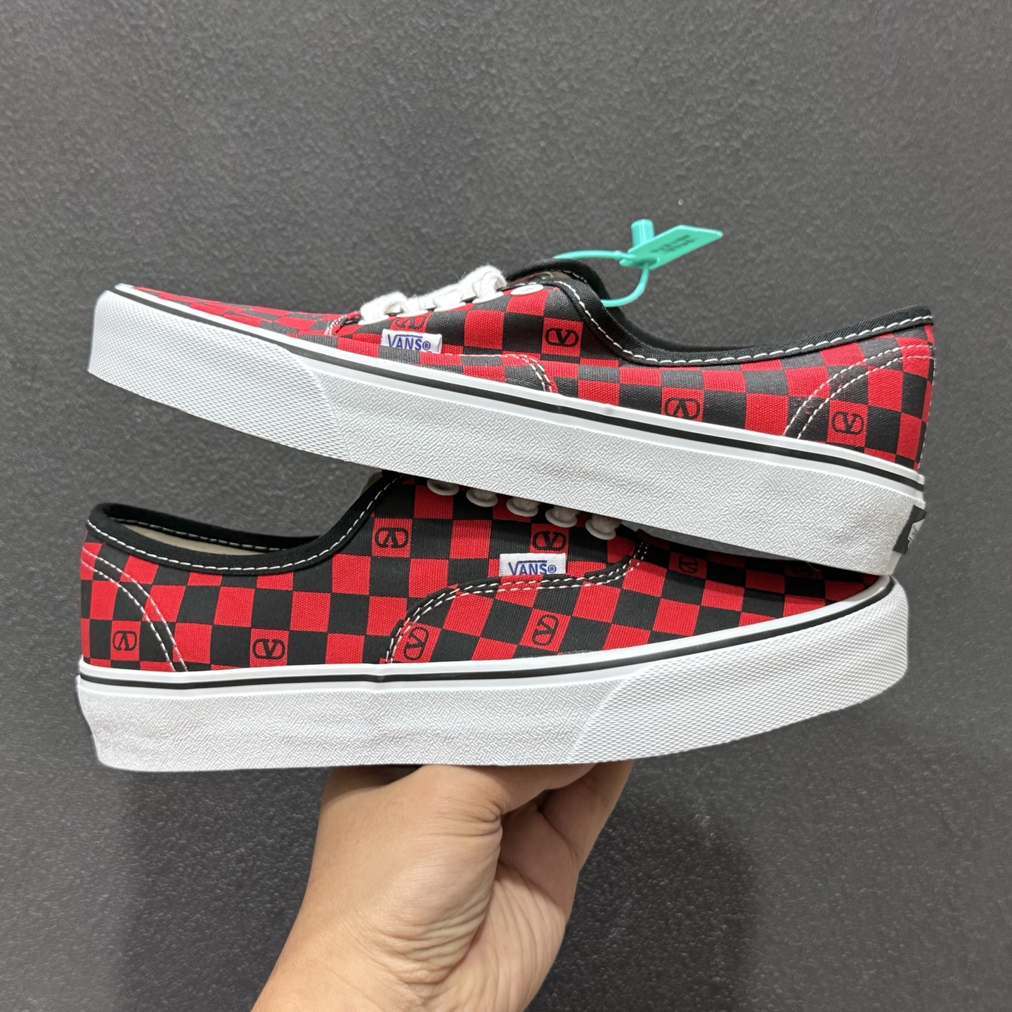 Valentino华伦天奴 x Vans 联名款 红黑棋盘格 低帮休闲硫化帆布鞋 WS0ND8HPKJV7 黑红