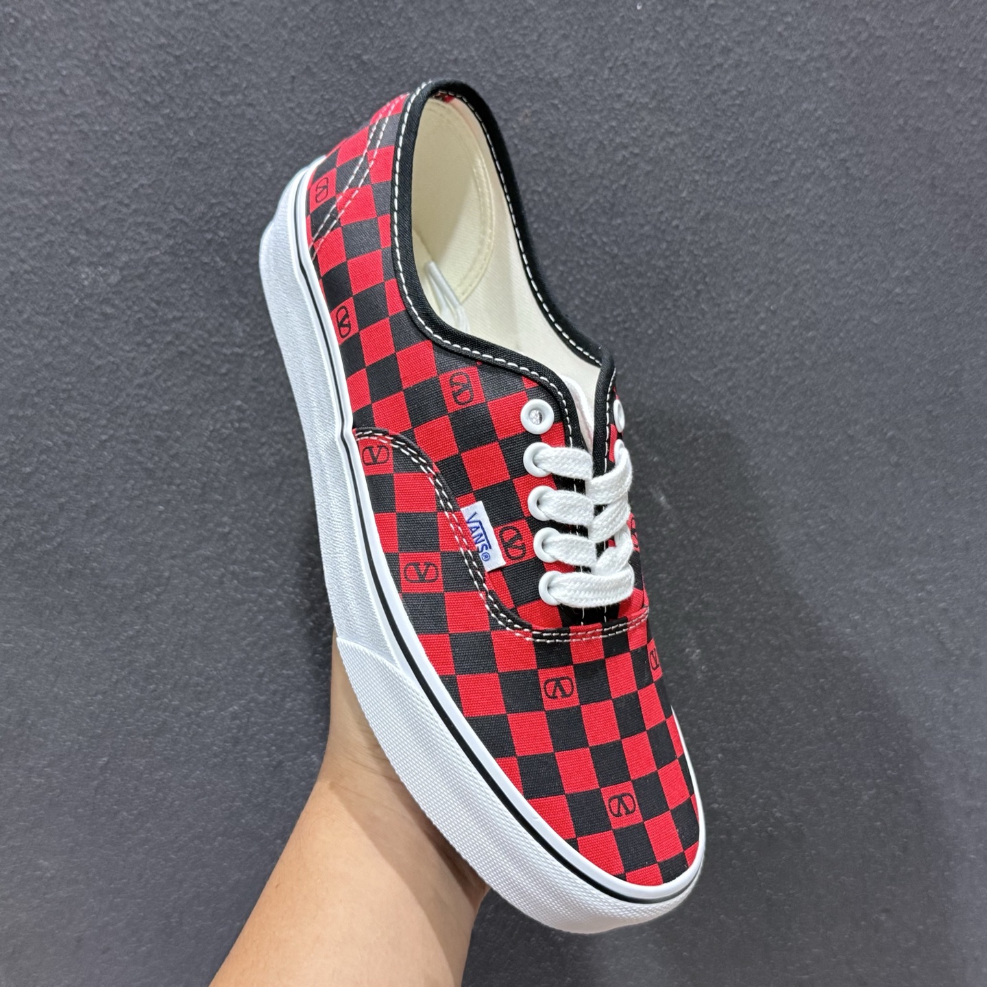 Valentino华伦天奴 x Vans 联名款 红黑棋盘格 低帮休闲硫化帆布鞋 WS0ND8HPKJV7 黑红