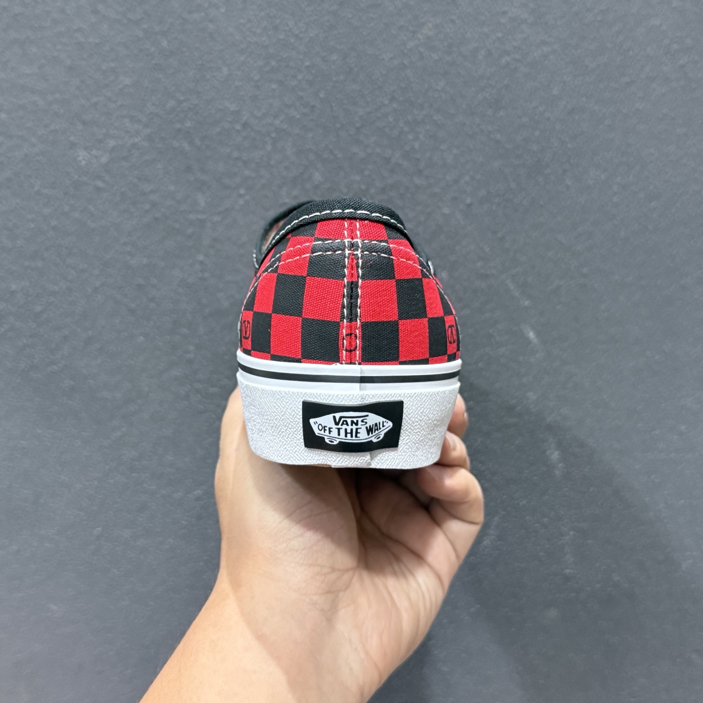 Valentino华伦天奴 x Vans 联名款 红黑棋盘格 低帮休闲硫化帆布鞋 WS0ND8HPKJV7 黑红