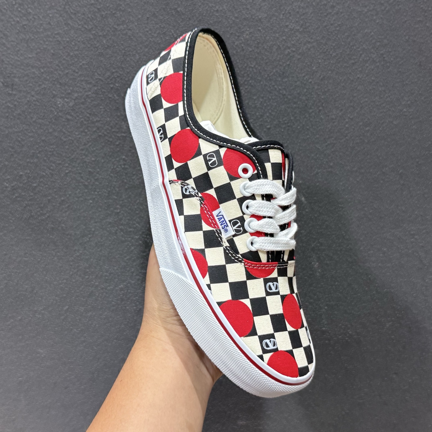 Valentino华伦天奴 x Vans 联名款 棋盘格波点印花 低帮休闲硫化帆布鞋 YSOM23WHXBAG 红白 Valentino华伦天奴 x Vans 联名款 棋盘格波点印花 低帮休闲硫化帆布鞋 YSOM23WHXBAG 红白