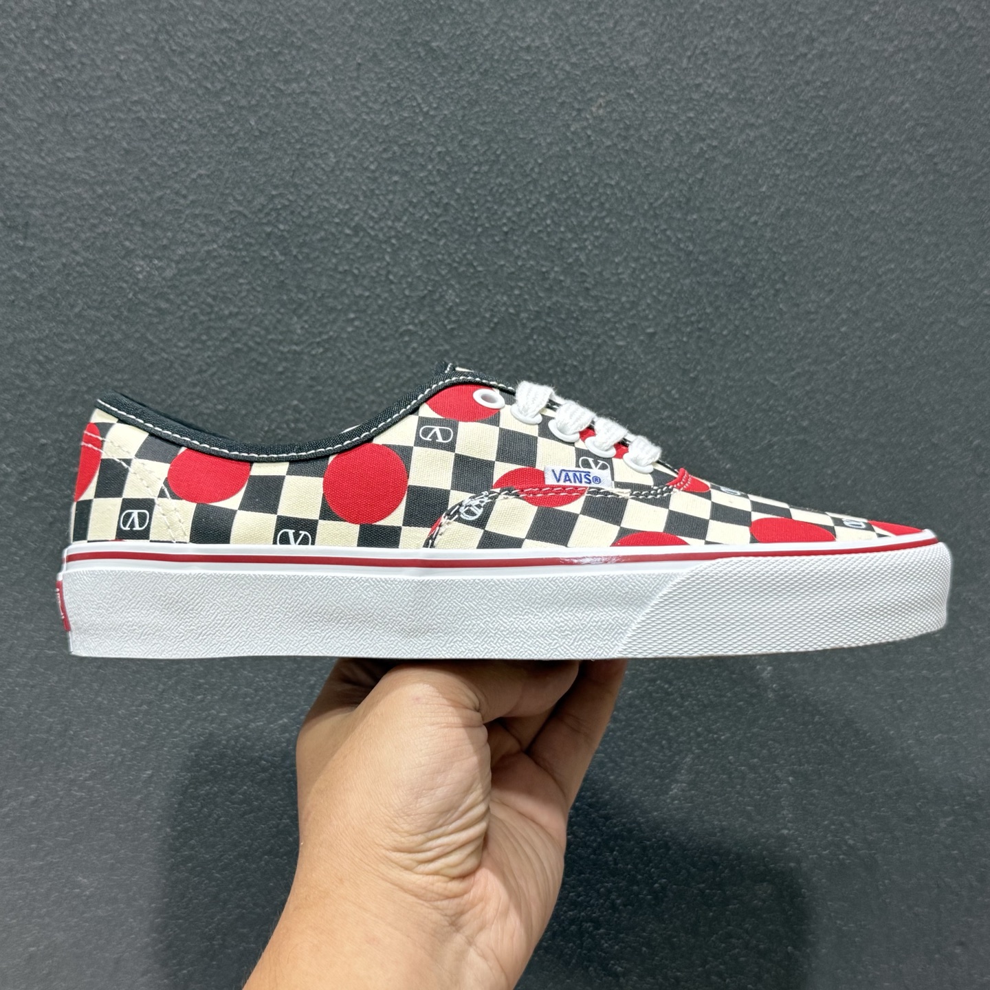 Valentino华伦天奴 x Vans 联名款 棋盘格波点印花 低帮休闲硫化帆布鞋 YSOM23WHXBAG 红白 Valentino华伦天奴 x Vans 联名款 棋盘格波点印花 低帮休闲硫化帆布鞋 YSOM23WHXBAG 红白