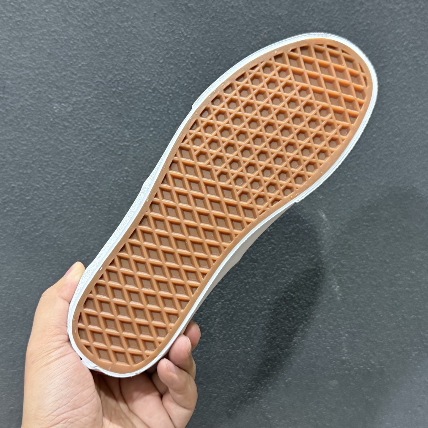 Valentino华伦天奴 x Vans 联名款 棋盘格波点印花 低帮休闲硫化帆布鞋 YSOM23WHXBAG 红白 Valentino华伦天奴 x Vans 联名款 棋盘格波点印花 低帮休闲硫化帆布鞋 YSOM23WHXBAG 红白
