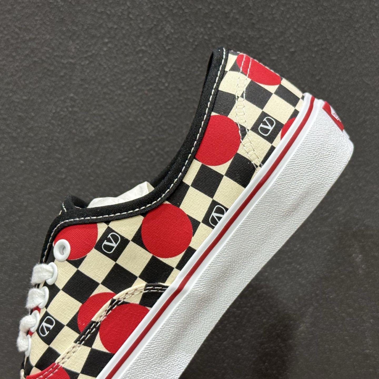 Valentino华伦天奴 x Vans 联名款 棋盘格波点印花 低帮休闲硫化帆布鞋 YSOM23WHXBAG 红白 Valentino华伦天奴 x Vans 联名款 棋盘格波点印花 低帮休闲硫化帆布鞋 YSOM23WHXBAG 红白