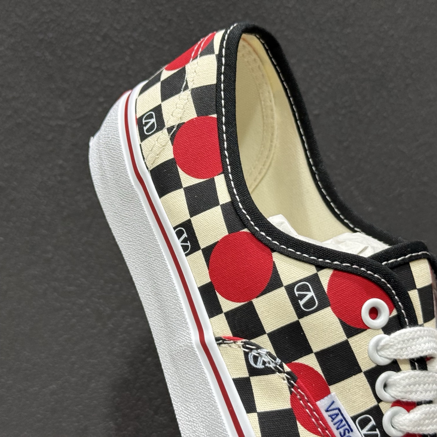 Valentino华伦天奴 x Vans 联名款 棋盘格波点印花 低帮休闲硫化帆布鞋 YSOM23WHXBAG 红白 Valentino华伦天奴 x Vans 联名款 棋盘格波点印花 低帮休闲硫化帆布鞋 YSOM23WHXBAG 红白