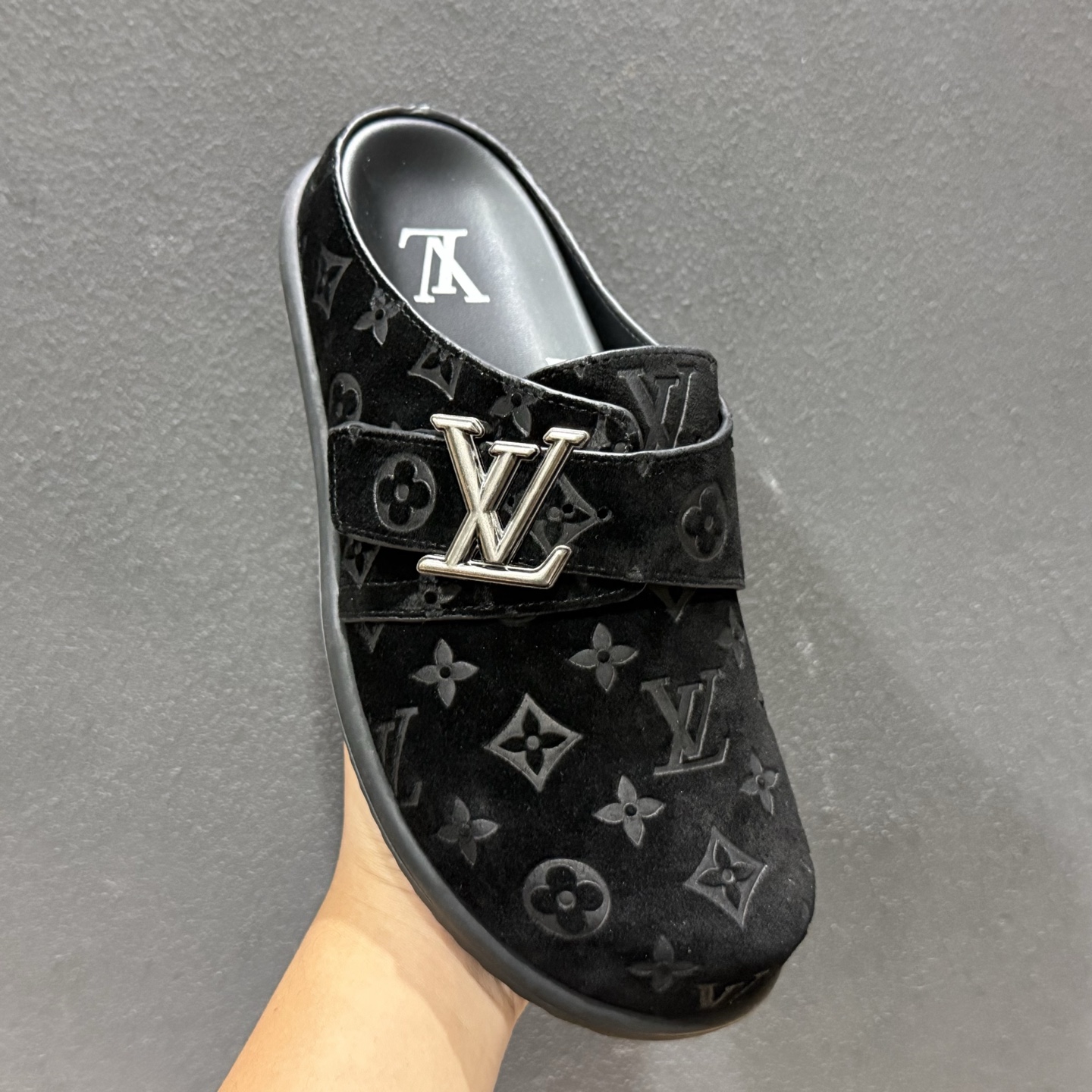 广东礼盒版Lv驴家Easy绒面小牛皮勃肯半包头拖鞋-Top High Quatity Cheap Sneakers Fashion Clothing Clothes Bags handbags Shoes of all Brand wholesale With The best Quality And Beautiful Price from China Factory Chinese suppliers wholesaler seller 广东礼盒版Lv驴家Easy绒面小牛皮勃肯半包头拖鞋