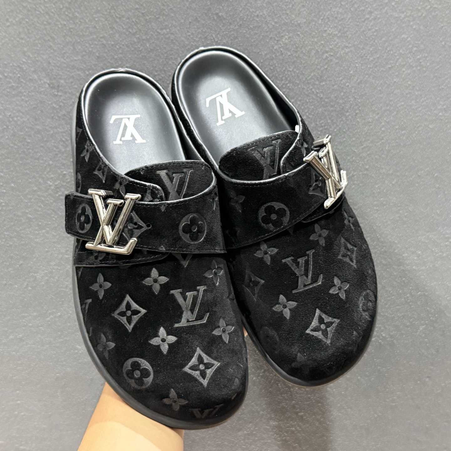广东礼盒版Lv驴家Easy绒面小牛皮勃肯半包头拖鞋-Top High Quatity Cheap Sneakers Fashion Clothing Clothes Bags handbags Shoes of all Brand wholesale With The best Quality And Beautiful Price from China Factory Chinese suppliers wholesaler seller 广东礼盒版Lv驴家Easy绒面小牛皮勃肯半包头拖鞋