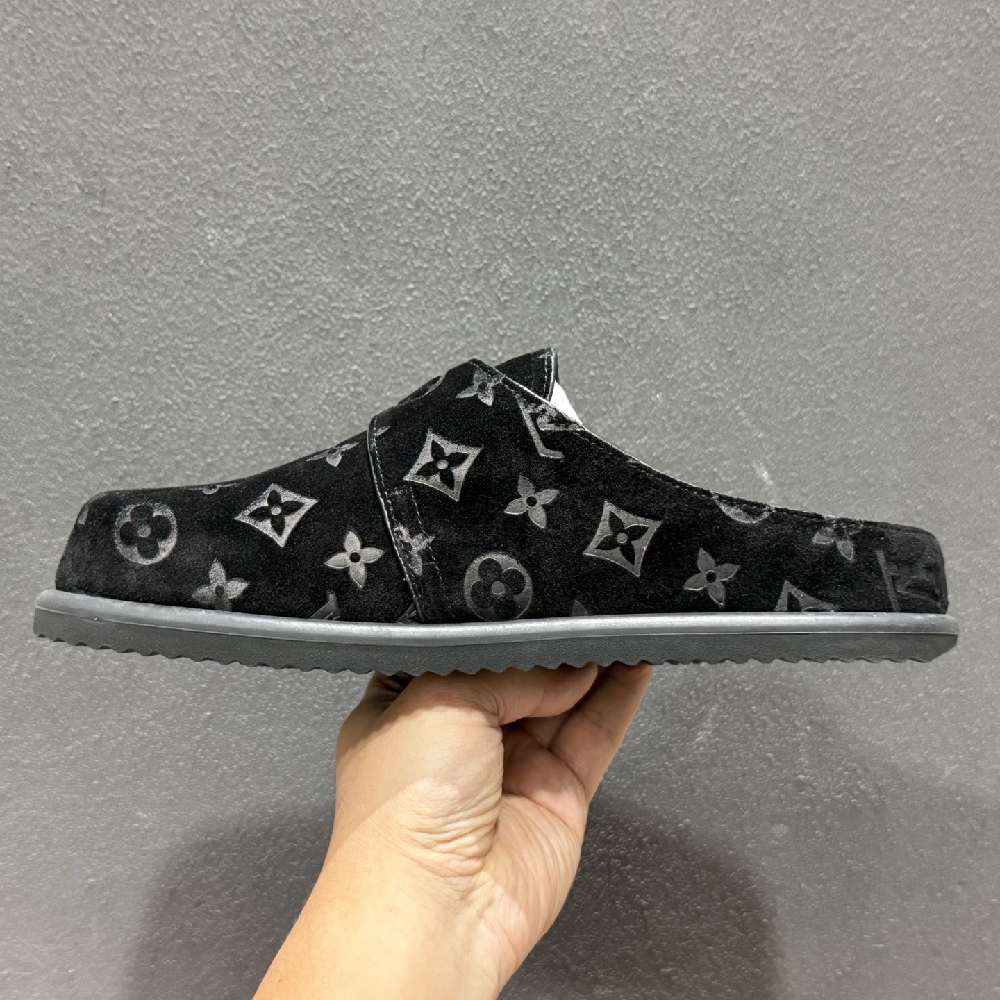 广东礼盒版Lv驴家Easy绒面小牛皮勃肯半包头拖鞋-Top High Quatity Cheap Sneakers Fashion Clothing Clothes Bags handbags Shoes of all Brand wholesale With The best Quality And Beautiful Price from China Factory Chinese suppliers wholesaler seller 广东礼盒版Lv驴家Easy绒面小牛皮勃肯半包头拖鞋