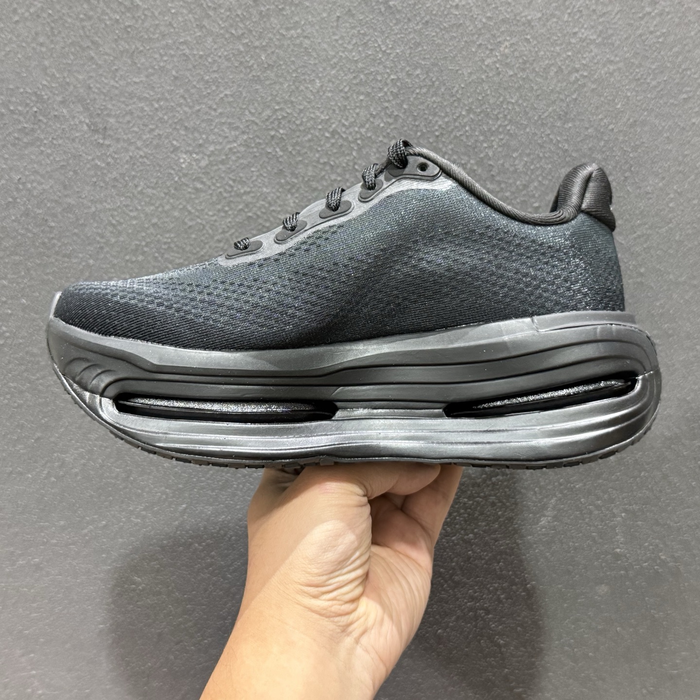 Nike Air Zoom Vomero Premium 耐克网面厚底气垫跑鞋 IQ0627-001