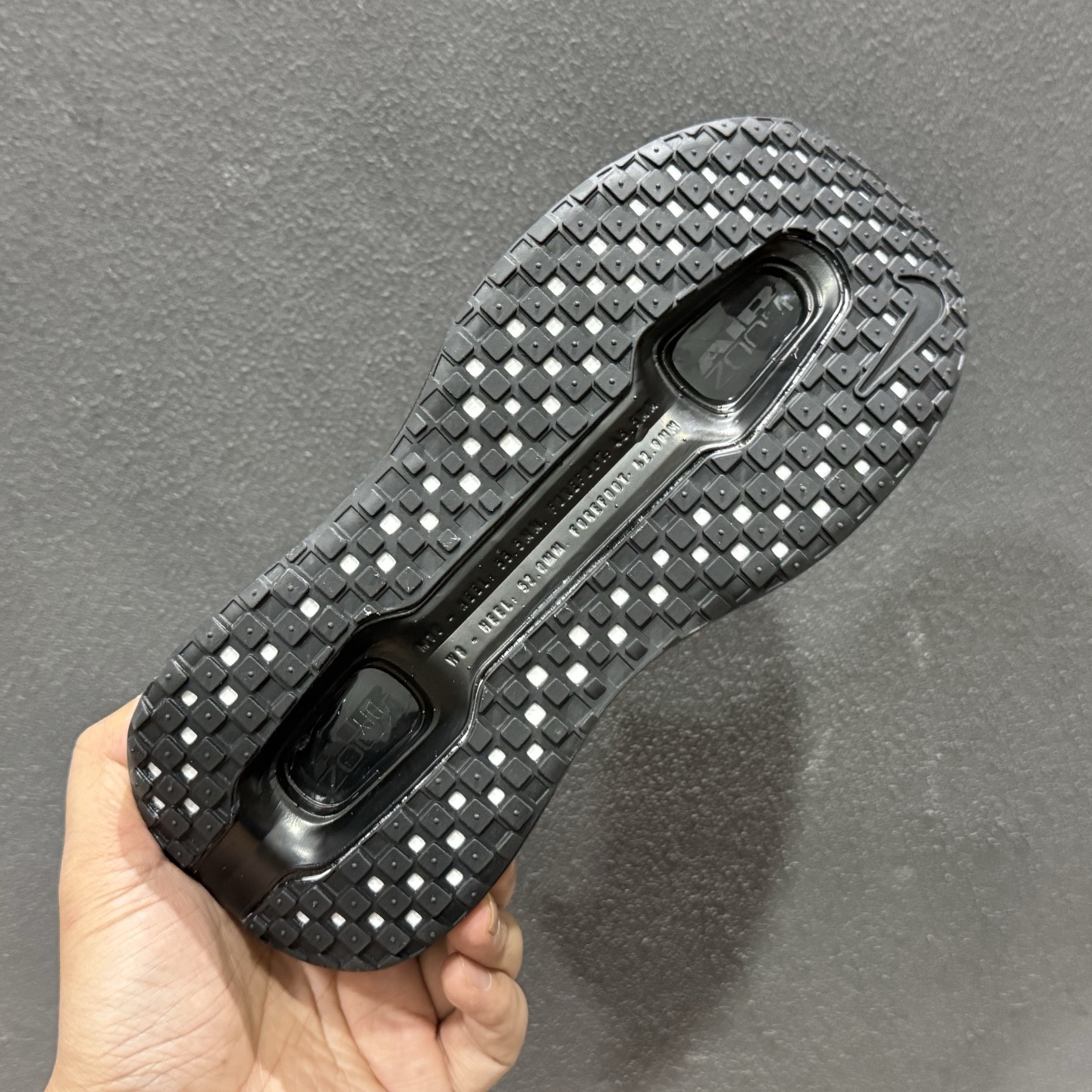 Nike Air Zoom Vomero Premium 耐克网面厚底气垫跑鞋 IQ0627-001