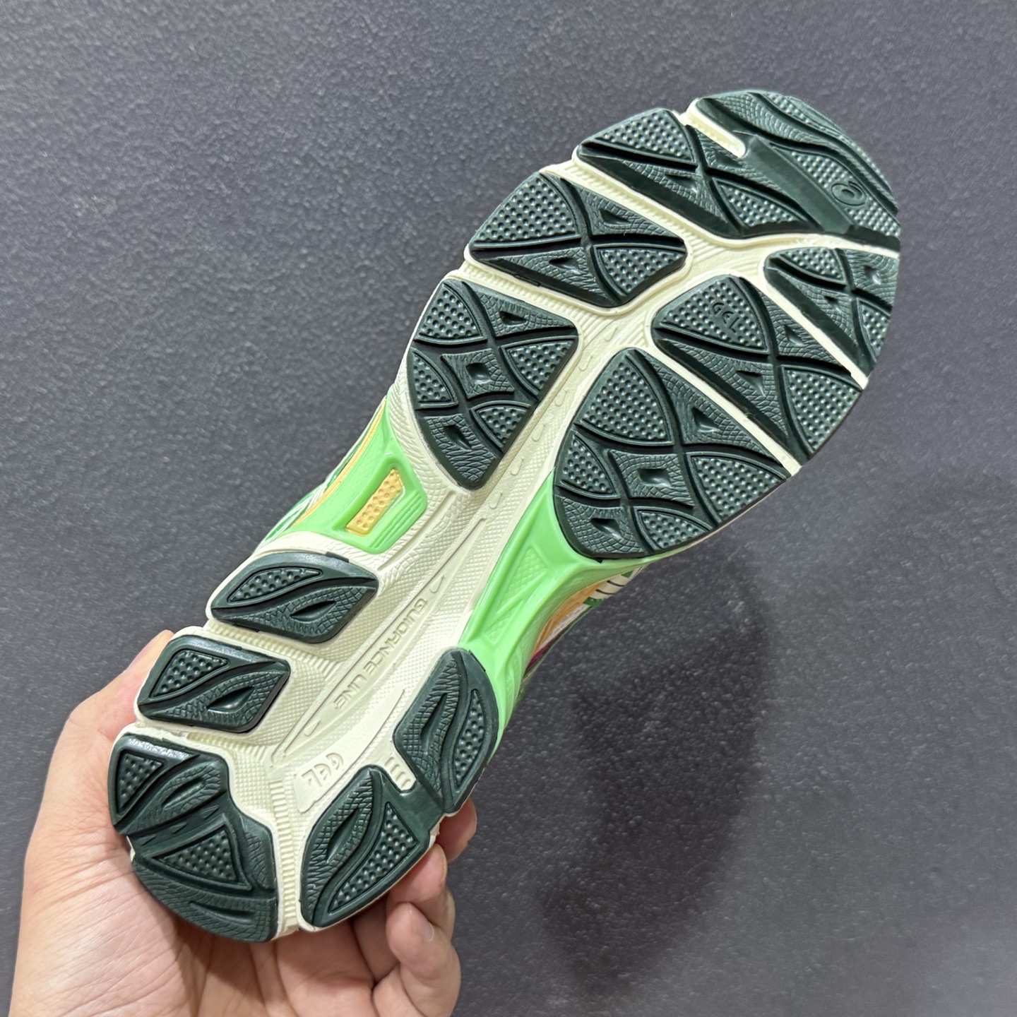 GEL-C透气网眼鞋面 配合部分合成 革材质 采用全新AHAR+橡胶材质 更加耐磨 1203A763-100-Top High Quatity Cheap Sneakers Fashion Clothing Clothes Bags handbags Shoes of all Brand wholesale With The best Quality And Beautiful Price from China Factory Chinese suppliers wholesaler seller GEL-C透气网眼鞋面 配合部分合成 革材质 采用全新AHAR+橡胶材质 更加耐磨 1203A763-100