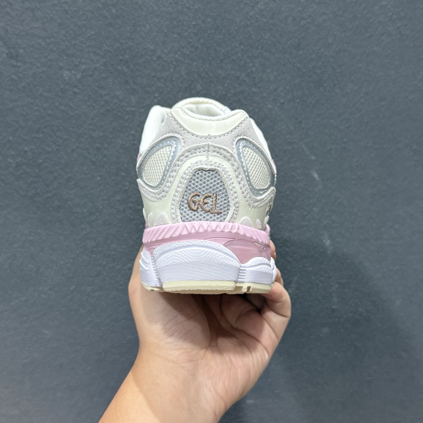 ASICS GEL-N亚瑟士 透气网眼鞋面 配合部分合成革材质 采用全新AHAR+橡胶材质 更加耐磨 1203A383-028