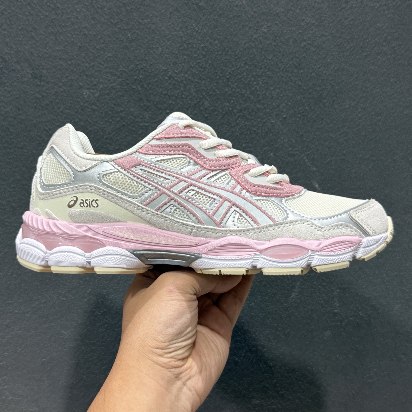 ASICS GEL-N亚瑟士 透气网眼鞋面 配合部分合成革材质 采用全新AHAR+橡胶材质 更加耐磨 1203A383-028