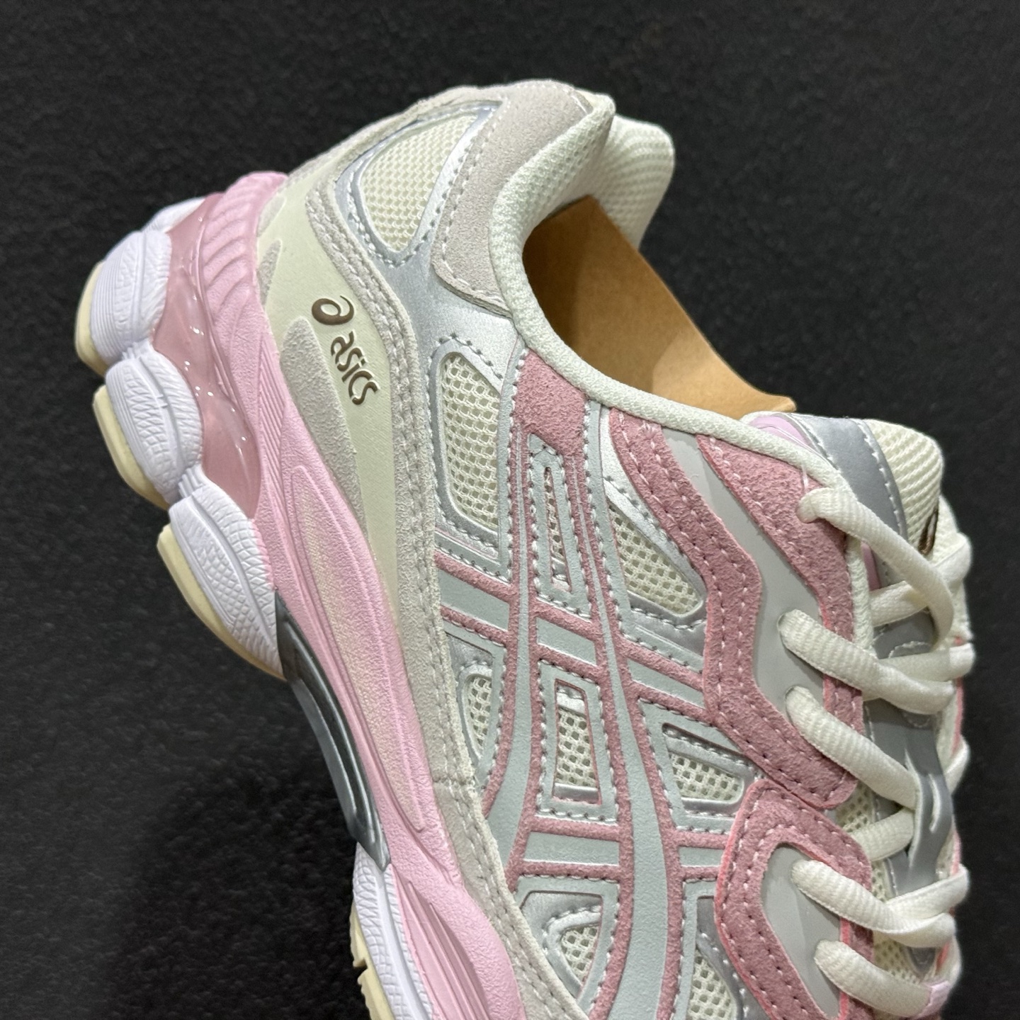 ASICS GEL-N亚瑟士 透气网眼鞋面 配合部分合成革材质 采用全新AHAR+橡胶材质 更加耐磨 1203A383-028