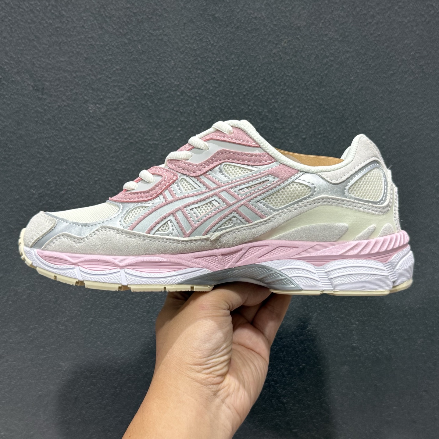 ASICS GEL-N亚瑟士 透气网眼鞋面 配合部分合成革材质 采用全新AHAR+橡胶材质 更加耐磨 1203A383-028