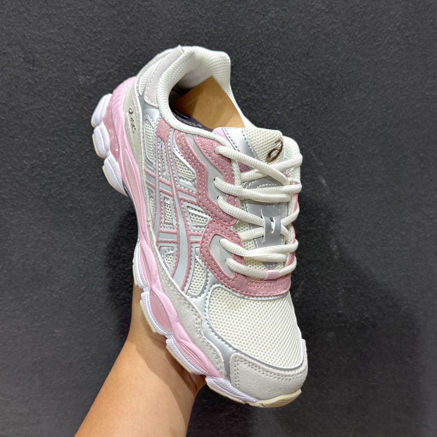 ASICS GEL-N亚瑟士 透气网眼鞋面 配合部分合成革材质 采用全新AHAR+橡胶材质 更加耐磨 1203A383-028