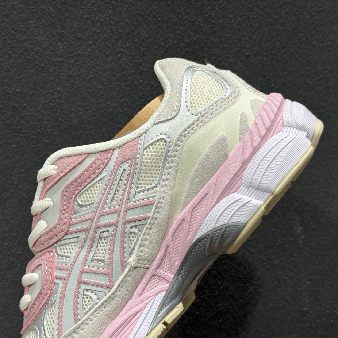 ASICS GEL-N亚瑟士 透气网眼鞋面 配合部分合成革材质 采用全新AHAR+橡胶材质 更加耐磨 1203A383-028