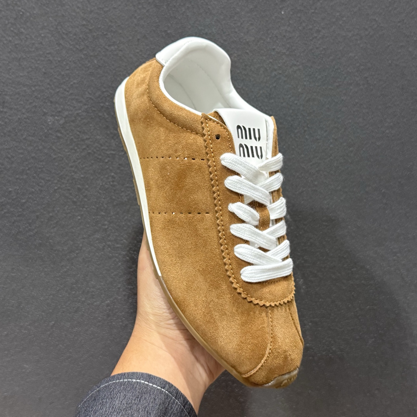 新款出货 原装 Miumiu MiuMiu Plume 缪缪平底系带薄底低帮生活休闲德训鞋 5E165E-102-Top High Quatity Cheap Sneakers Fashion Clothing Clothes Bags handbags Shoes of all Brand wholesale With The best Quality And Beautiful Price from China Factory Chinese suppliers wholesaler seller 新款出货 原装 Miumiu MiuMiu Plume 缪缪平底系带薄底低帮生活休闲德训鞋 5E165E-102