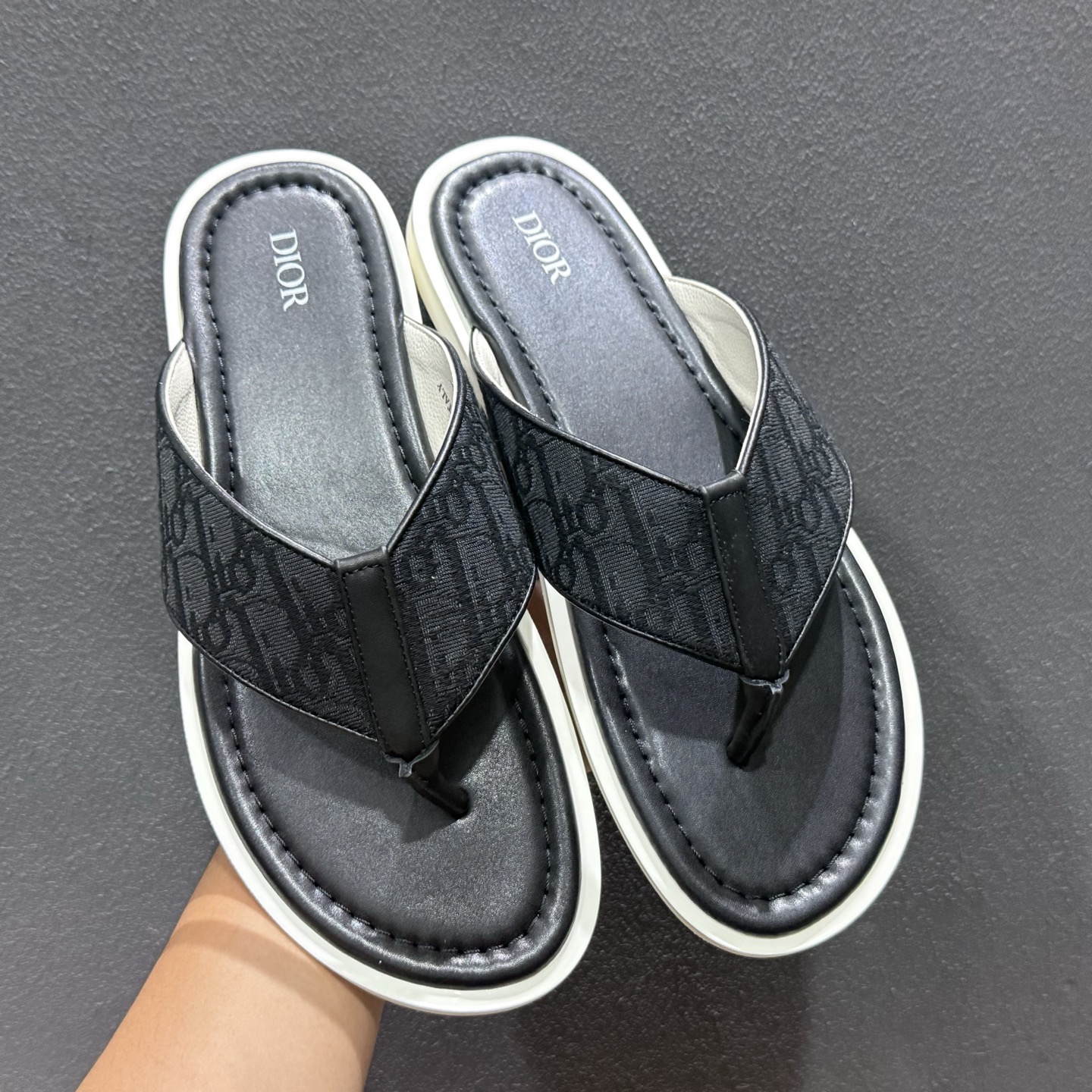 广东版本 Dior迪奥 26ss 春夏新款 圆头平底一字拖鞋 男款 米色拖鞋 凉鞋25191