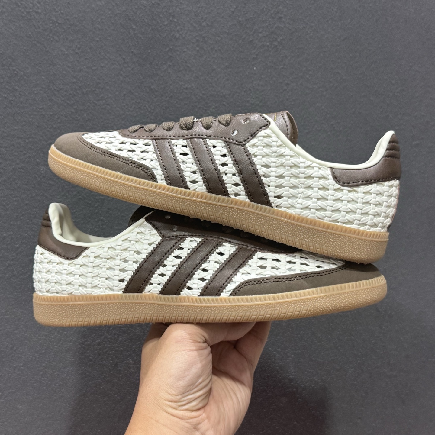 Adidas Originals Samba 桑巴舞系列绅士德训足球风百搭低帮休闲运动板鞋 IH9373-126-Top High Quatity Cheap Sneakers Fashion Clothing Clothes Bags handbags Shoes of all Brand wholesale With The best Quality And Beautiful Price from China Factory Chinese suppliers wholesaler seller Adidas Originals Samba 桑巴舞系列绅士德训足球风百搭低帮休闲运动板鞋 IH9373-126