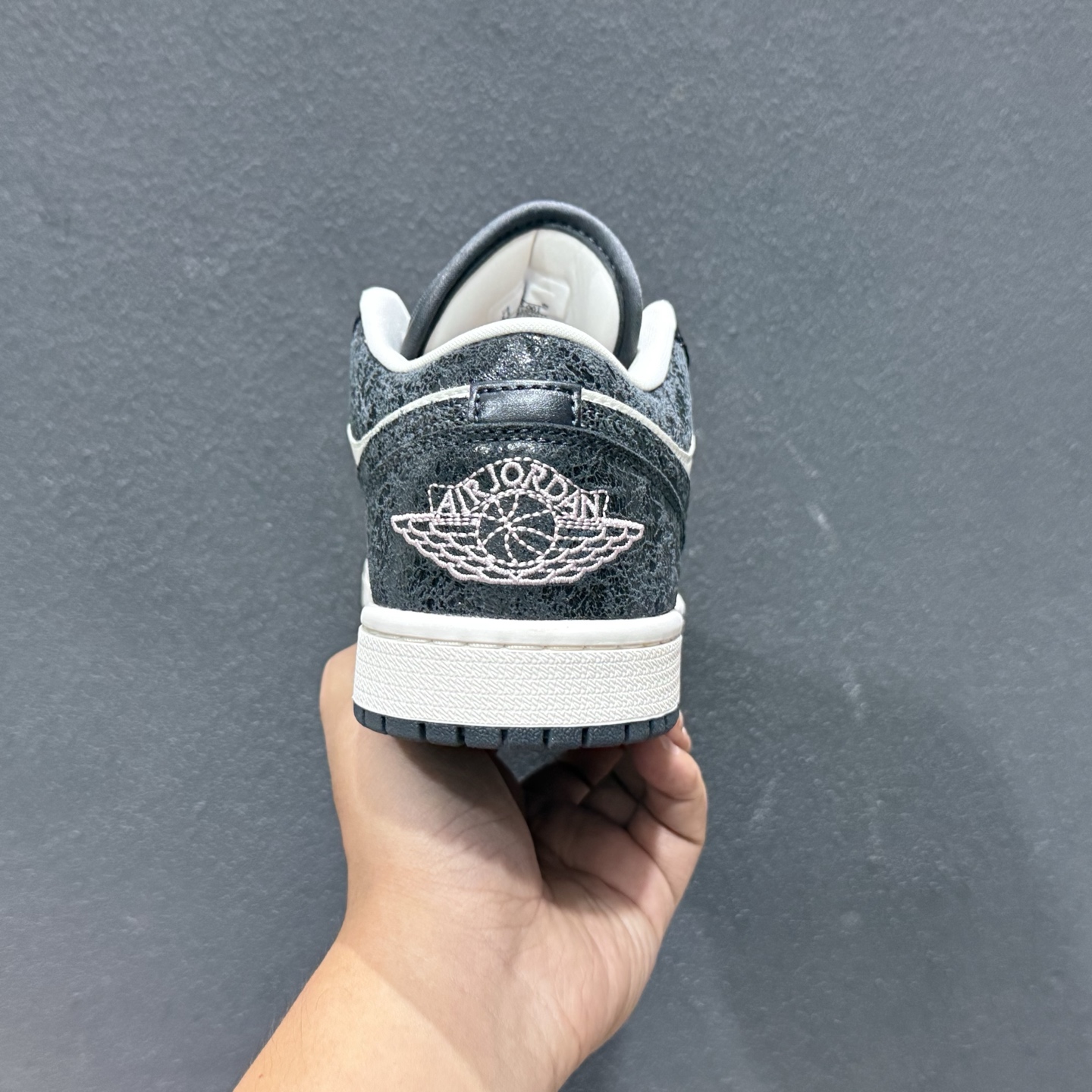 Air Jordan 1 Low AJ1 乔1爆裂纹黑白 低帮复古文化篮球鞋 II0595-001-Top High Quatity Cheap Sneakers Fashion Clothing Clothes Bags handbags Shoes of all Brand wholesale With The best Quality And Beautiful Price from China Factory Chinese suppliers wholesaler seller Air Jordan 1 Low AJ1 乔1爆裂纹黑白 低帮复古文化篮球鞋 II0595-001