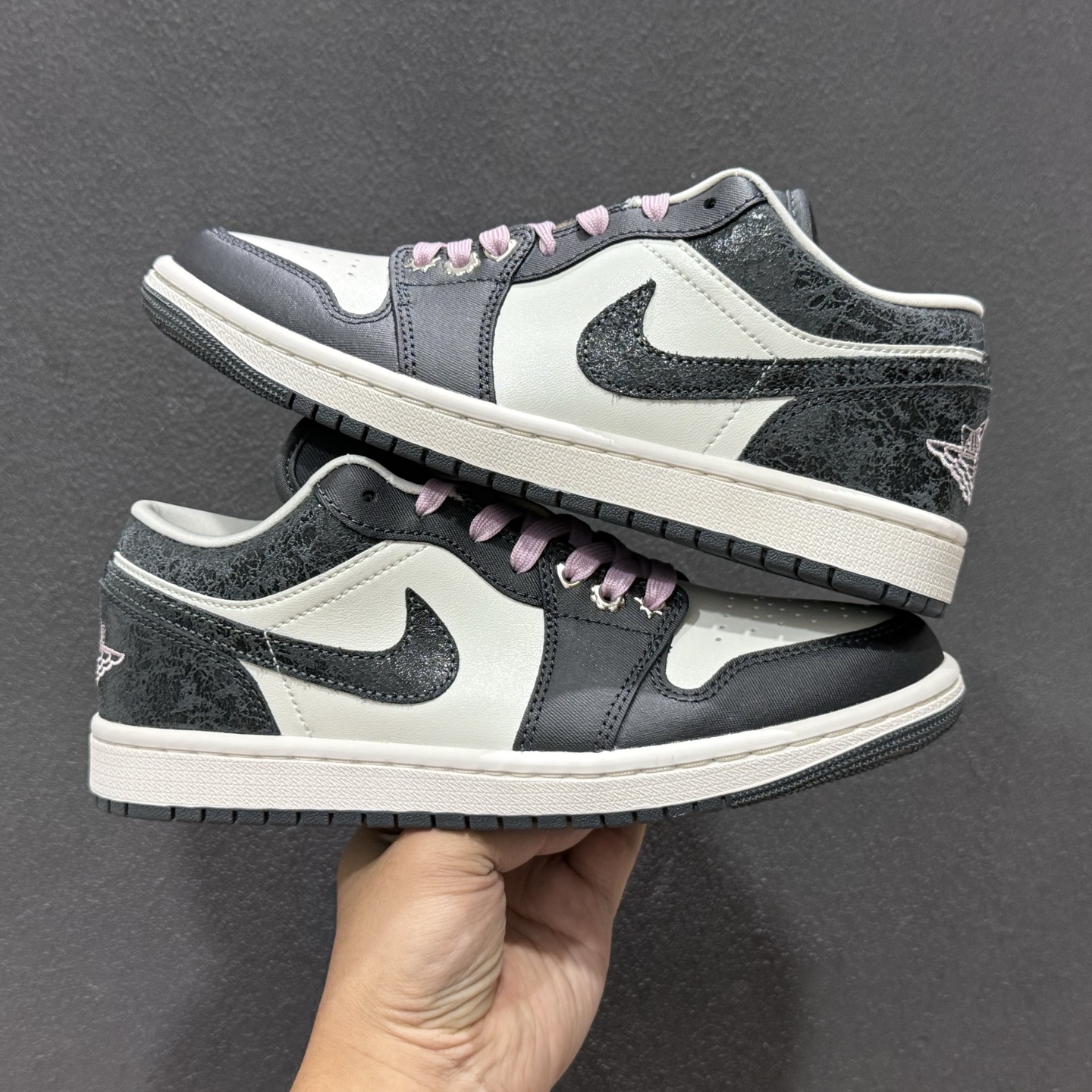 Air Jordan 1 Low AJ1 乔1爆裂纹黑白 低帮复古文化篮球鞋 II0595-001-Top High Quatity Cheap Sneakers Fashion Clothing Clothes Bags handbags Shoes of all Brand wholesale With The best Quality And Beautiful Price from China Factory Chinese suppliers wholesaler seller Air Jordan 1 Low AJ1 乔1爆裂纹黑白 低帮复古文化篮球鞋 II0595-001