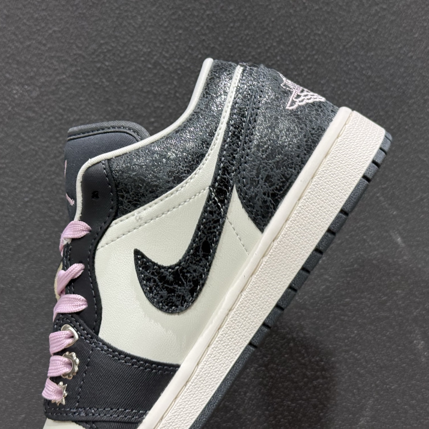 Air Jordan 1 Low AJ1 乔1爆裂纹黑白 低帮复古文化篮球鞋 II0595-001-Top High Quatity Cheap Sneakers Fashion Clothing Clothes Bags handbags Shoes of all Brand wholesale With The best Quality And Beautiful Price from China Factory Chinese suppliers wholesaler seller Air Jordan 1 Low AJ1 乔1爆裂纹黑白 低帮复古文化篮球鞋 II0595-001