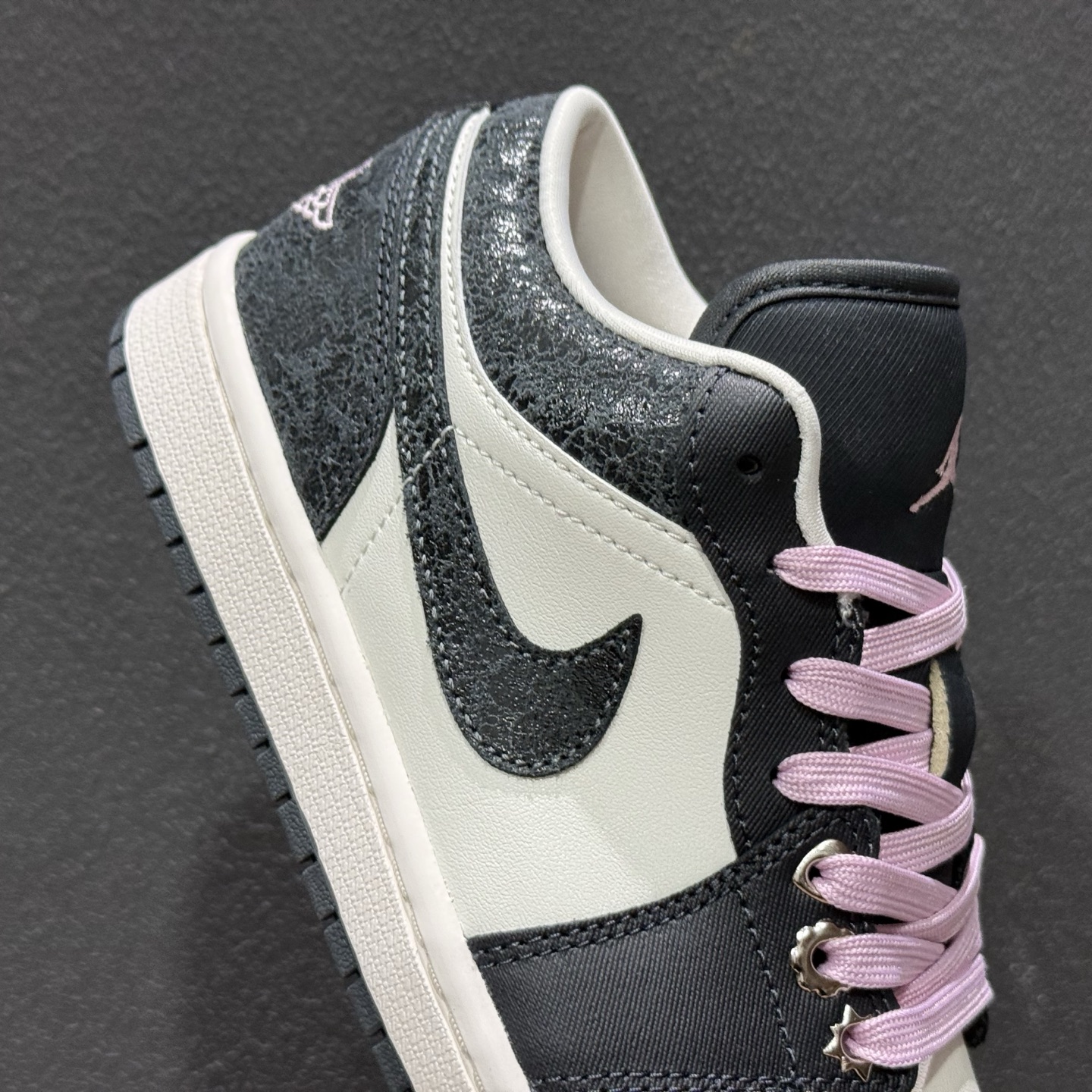 Air Jordan 1 Low AJ1 乔1爆裂纹黑白 低帮复古文化篮球鞋 II0595-001-Top High Quatity Cheap Sneakers Fashion Clothing Clothes Bags handbags Shoes of all Brand wholesale With The best Quality And Beautiful Price from China Factory Chinese suppliers wholesaler seller Air Jordan 1 Low AJ1 乔1爆裂纹黑白 低帮复古文化篮球鞋 II0595-001
