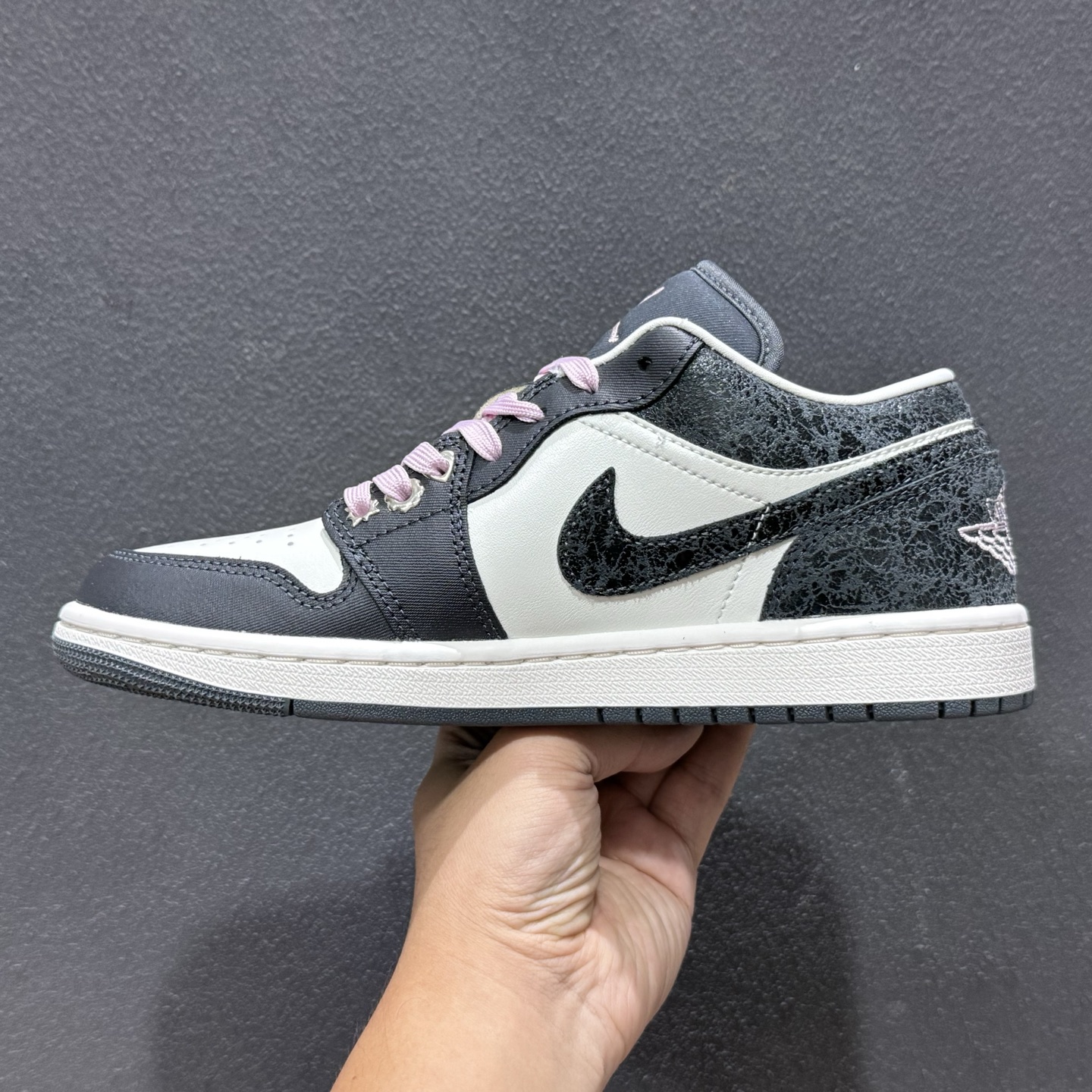 Air Jordan 1 Low AJ1 乔1爆裂纹黑白 低帮复古文化篮球鞋 II0595-001-Top High Quatity Cheap Sneakers Fashion Clothing Clothes Bags handbags Shoes of all Brand wholesale With The best Quality And Beautiful Price from China Factory Chinese suppliers wholesaler seller Air Jordan 1 Low AJ1 乔1爆裂纹黑白 低帮复古文化篮球鞋 II0595-001