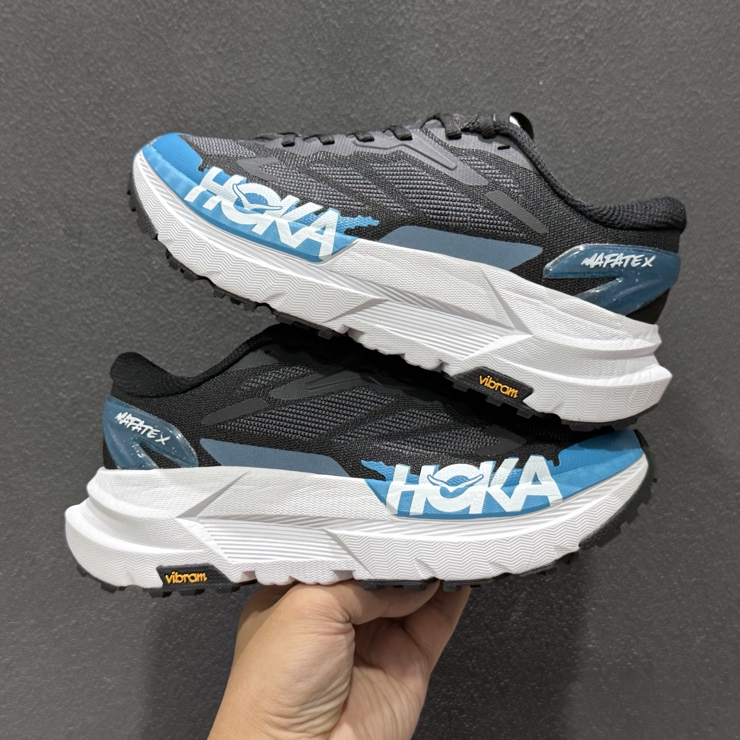 Hoka One One Mafate X 黑蓝 百搭经典超马越野跑步鞋 1161990-BKSK-Top High Quatity Cheap Sneakers Fashion Clothing Clothes Bags handbags Shoes of all Brand wholesale With The best Quality And Beautiful Price from China Factory Chinese suppliers wholesaler seller Hoka One One Mafate X 黑蓝 百搭经典超马越野跑步鞋 1161990-BKSK
